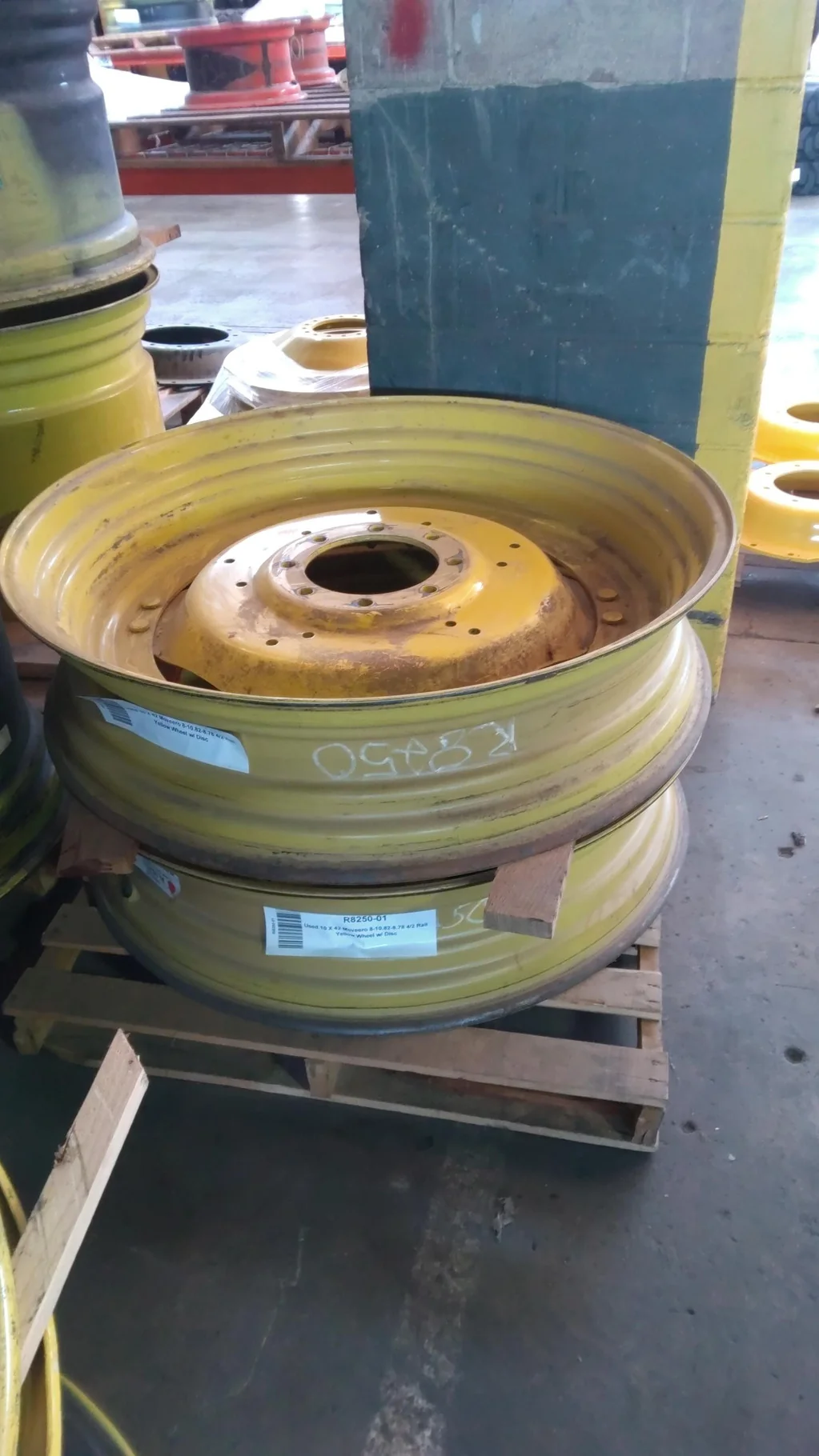 Used 10 X 42 Moveero 8-10.82-8.78 4/2 Rail Yellow Wheel w/ Disc image 4
