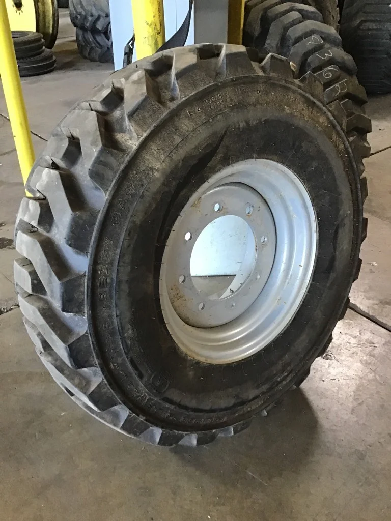 Take-Off 12.5/80-18/14 GALAXY BEEFY BABY R-4 TL 95-100% on 9 X 18 8-10.82-8.78 Silver Wheel