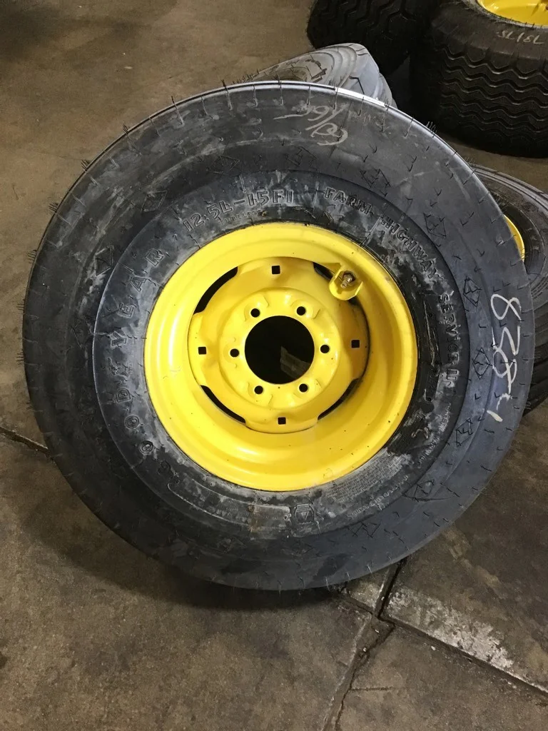 Take-Off 12.5L-15/8 Goodyear Farm Highway Service FI TL I-1 95-100% on 10 X 15 GKN 6-6-4.62  Yellow image 2