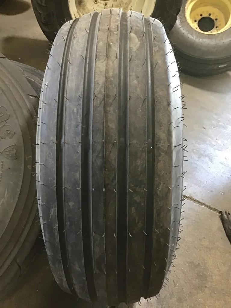Take-Off 12.5L-15/8 Goodyear Farm Highway Service FI TL I-1 95-100% on 10 X 15 GKN 6-6-4.62  Yellow image 3