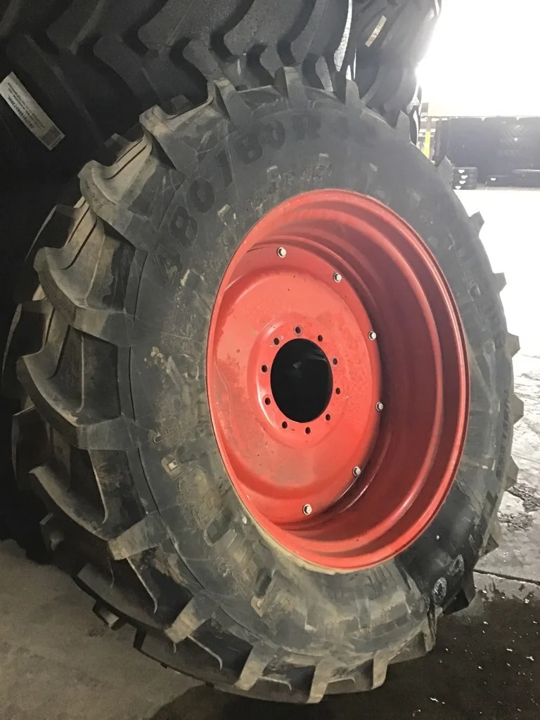 Take-Off 480/80R42 151A8 Trelleborg TM600 TL R-1W 95-100% on 16 X 42 10-13.19-11.07 Rim & Rail Fendt