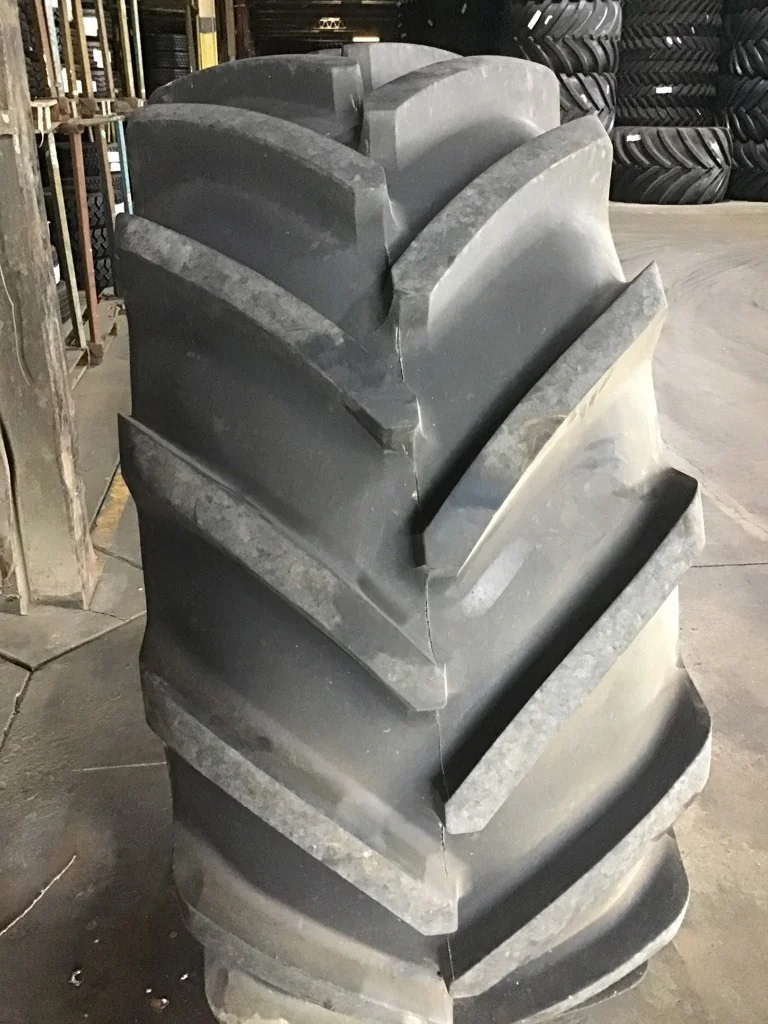 Used 600/70R30 152D MIchelin MachXbib TL R-1W 95-100% on 20 X 30 10-13.19-11.07 Sprayer Yellow Wheel image 3