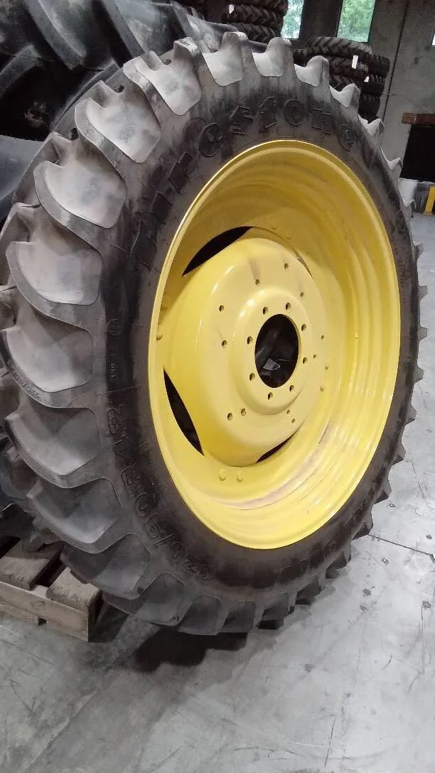 Take-Off 320/90R42 139B Firestone Radial 9000 TL R-1W 95-100% on 10 X 42 GKN 8-10.82-8.78 4/2 Rail Y