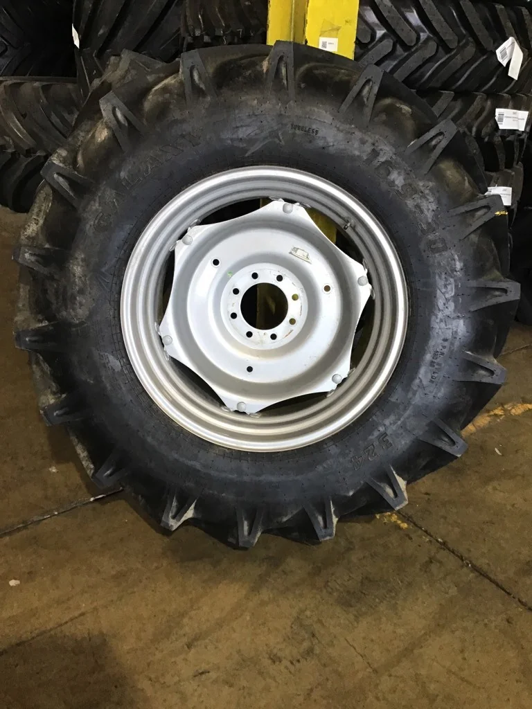 Take-Off 16.9-30/6 Galaxy 324 Tl R-1 95-100% on 14 X 30 8-8-5.95 6 Clamp Silver Wheel w/ Disc