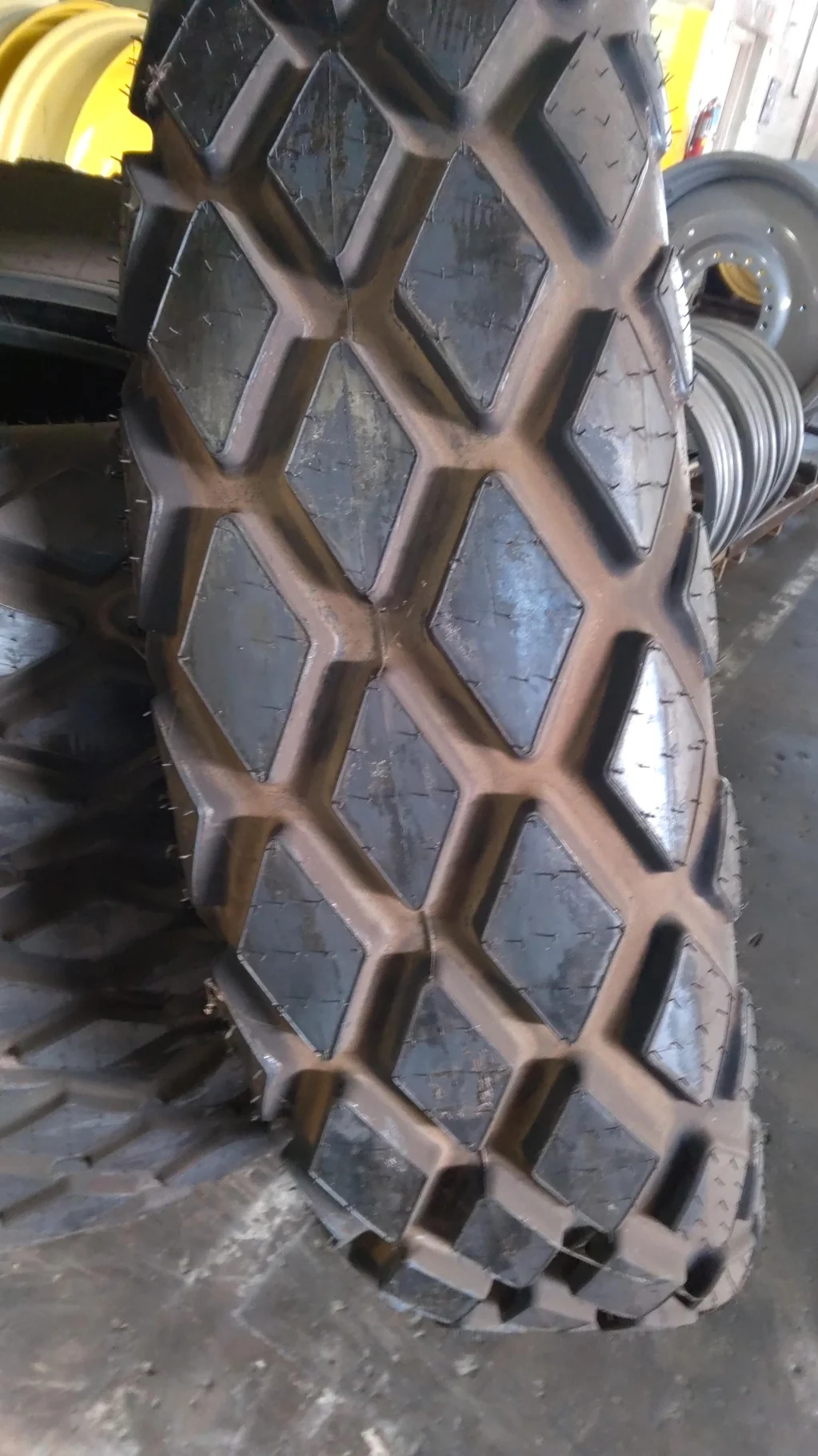 TAKE-OFF 480/80R38 152A8/B GOODYEAR ALL WEATHER TL R-3 100% image 3