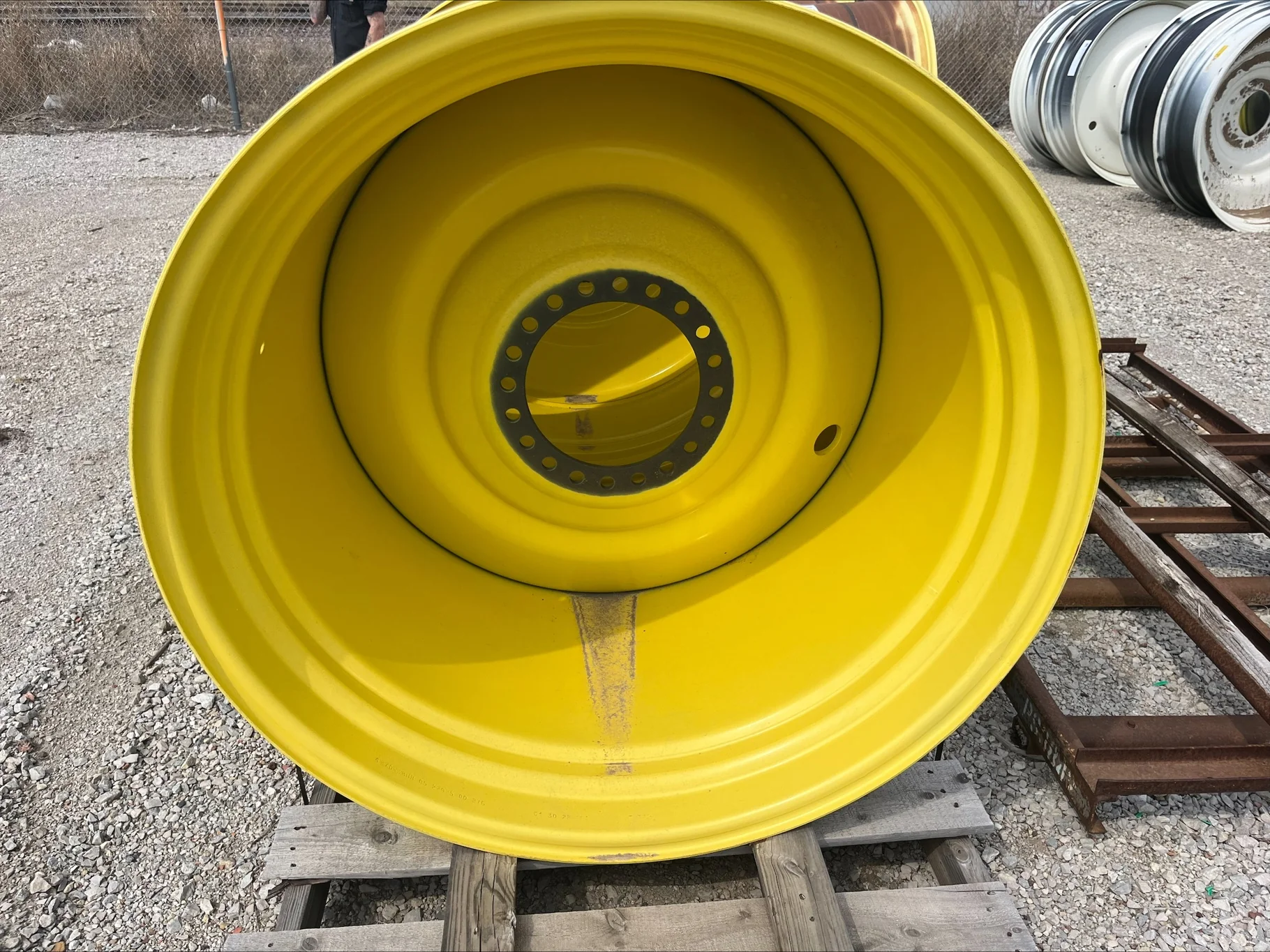 TAKE-OFF 38 X 42 20-13.189-11.07 -2.17IN YELLOW WHEEL image 2