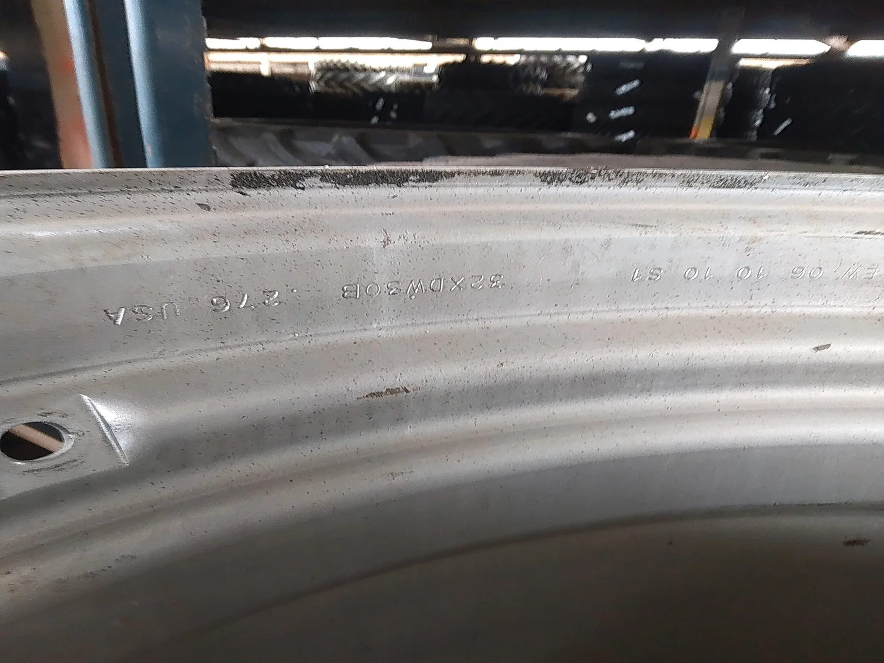 USED 30 X 32 10-13.19-11.07 - 2.76IN WHEEL SILVER 051978000407 image 4