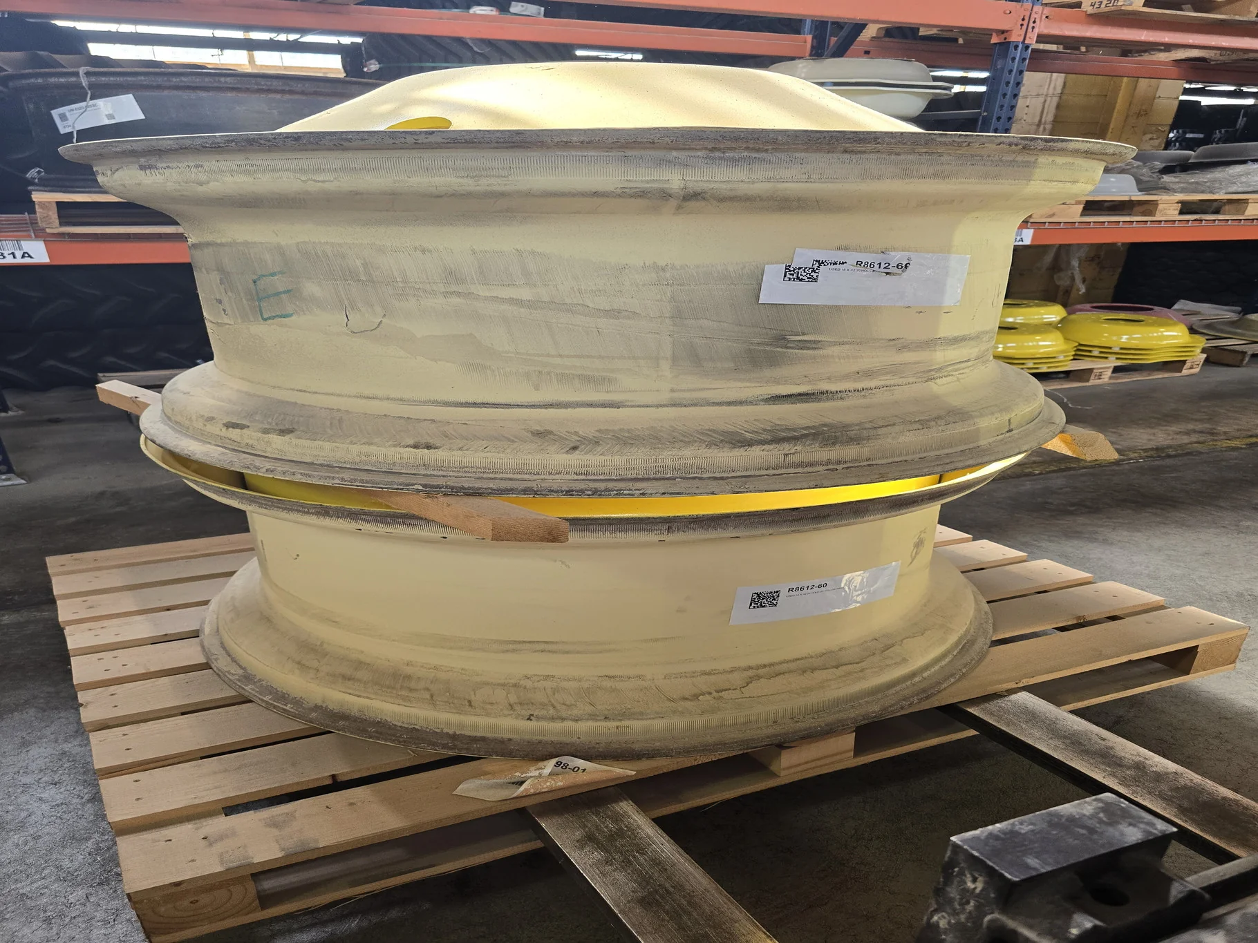 USED 18 X 42 20 HOLE JD YELLOW WHEEL