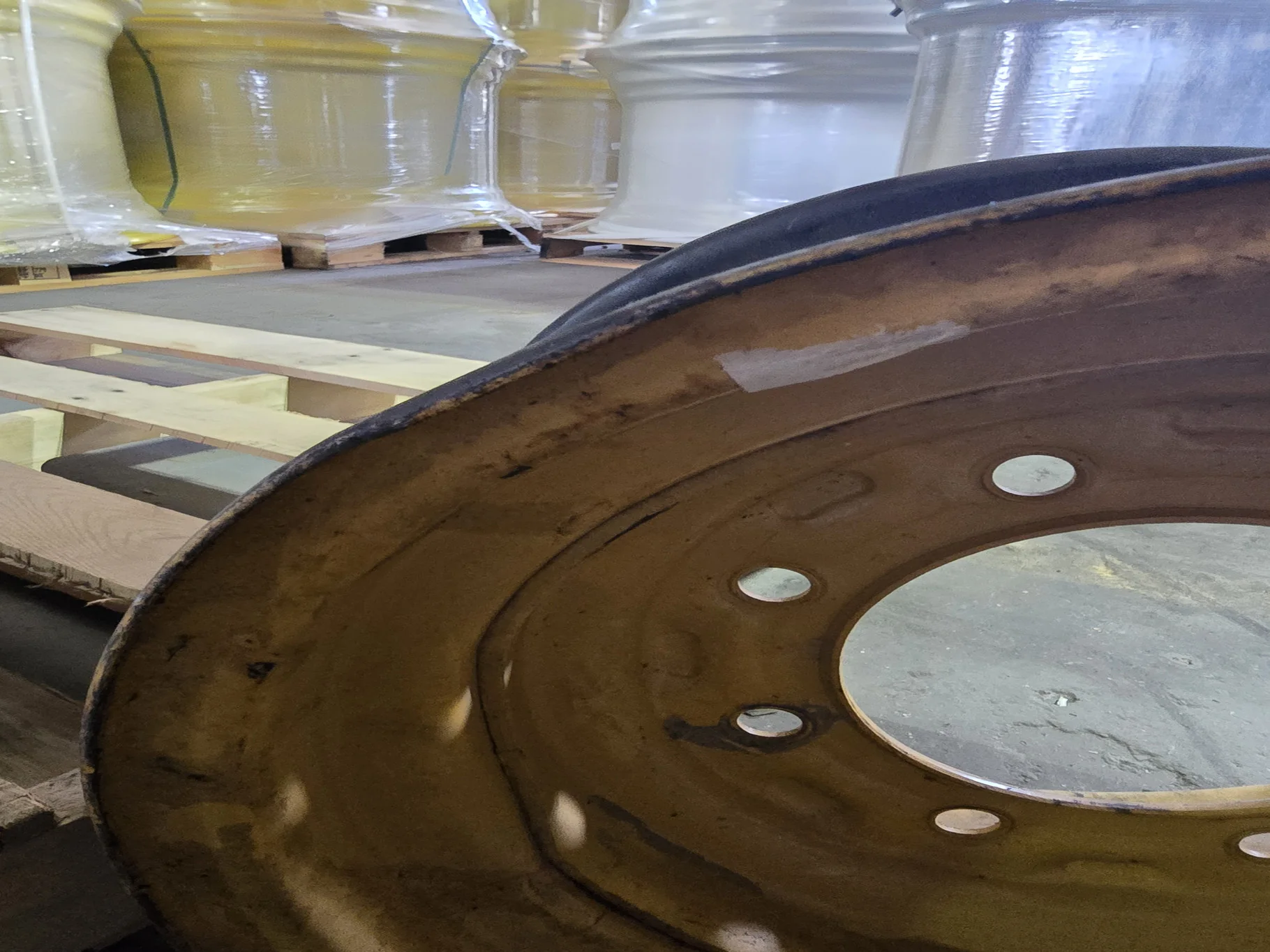 USED 8 X 15 8-8 WHEEL image 2
