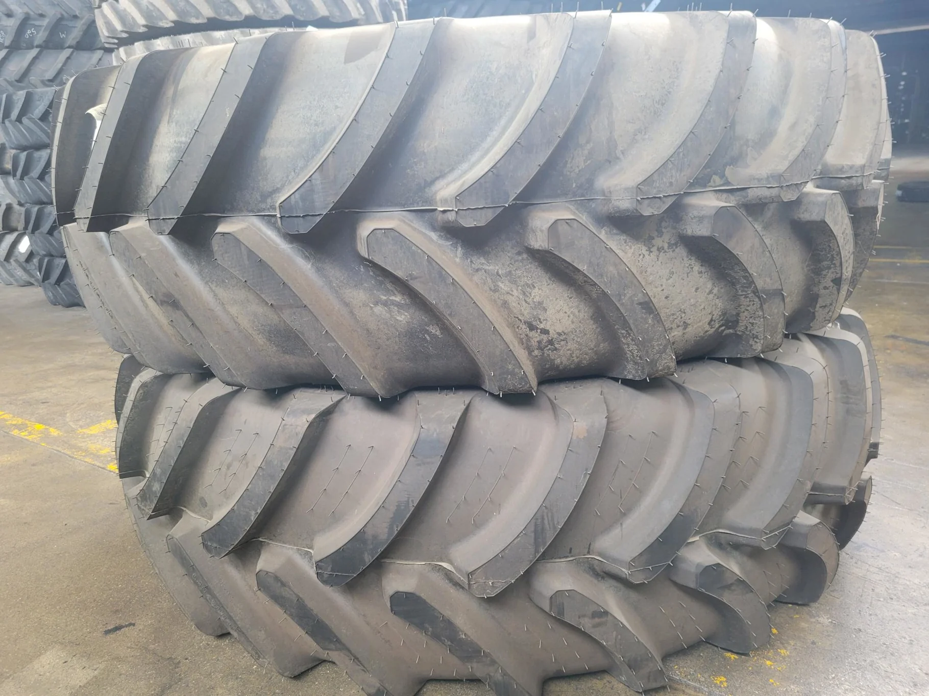 Take-Off VF620/70R46 179D Firestone Maxi Traction TL R-1W on 20 X 46 10-14.57-12.48-.67 Silver Wheel