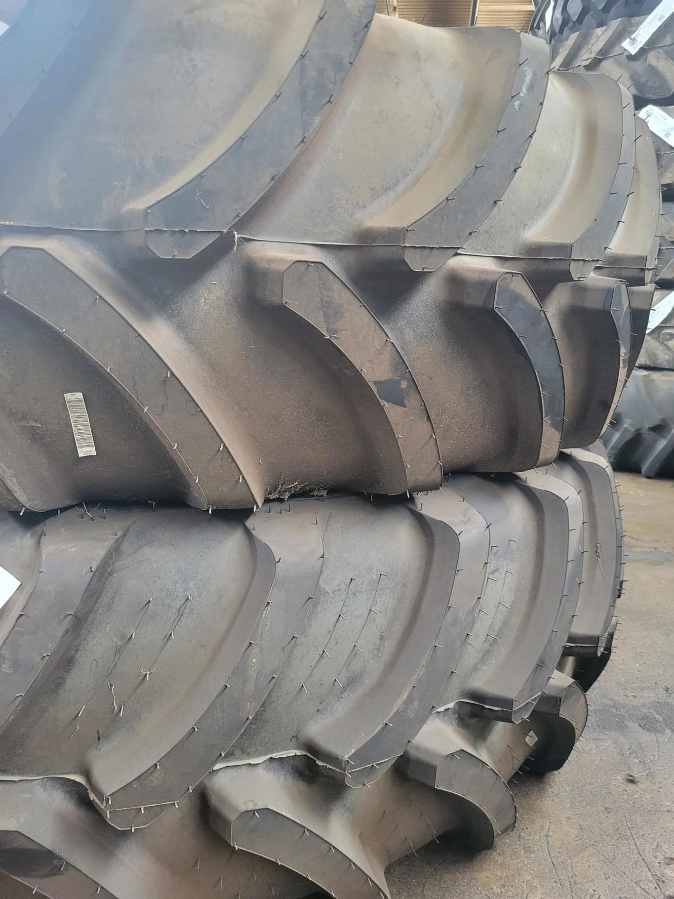 Take-Off VF620/70R46 179D Firestone Maxi Traction TL R-1W on 20 X 46 10-14.57-12.48-.67 Silver Wheel image 3