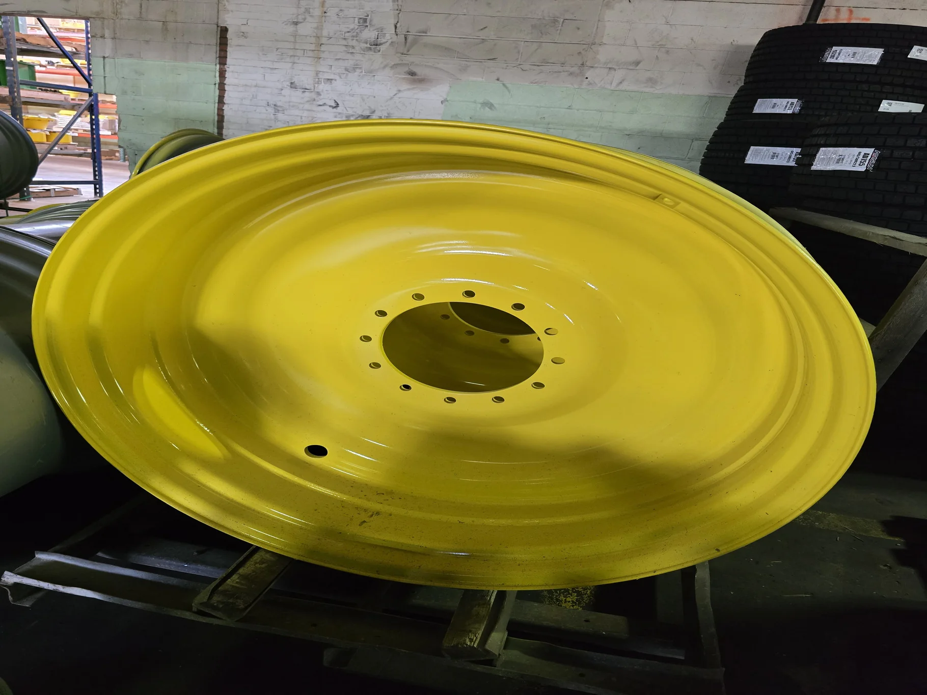 Refurb 13 x 46 12-13.976-11.857-4.28in JD 4830 Bubble Disc Yellow Wheel