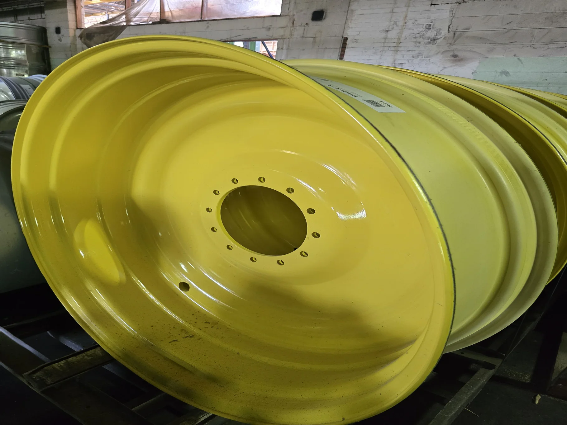 Refurb 13 x 46 12-13.976-11.857-4.28in JD 4830 Bubble Disc Yellow Wheel image 2