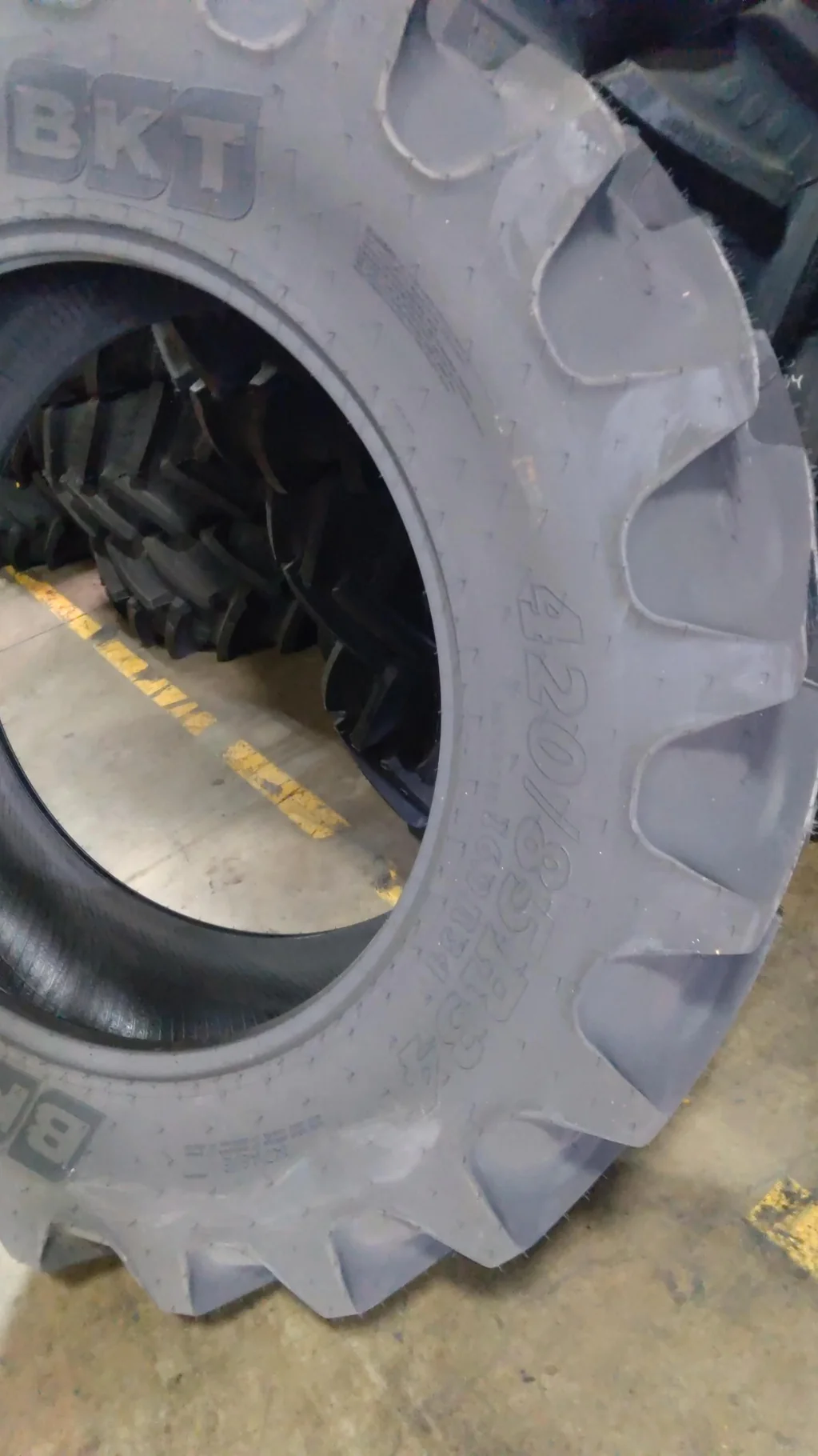 420/85R34 147A8 BKT AGRIMAX RT855 TL R-1W