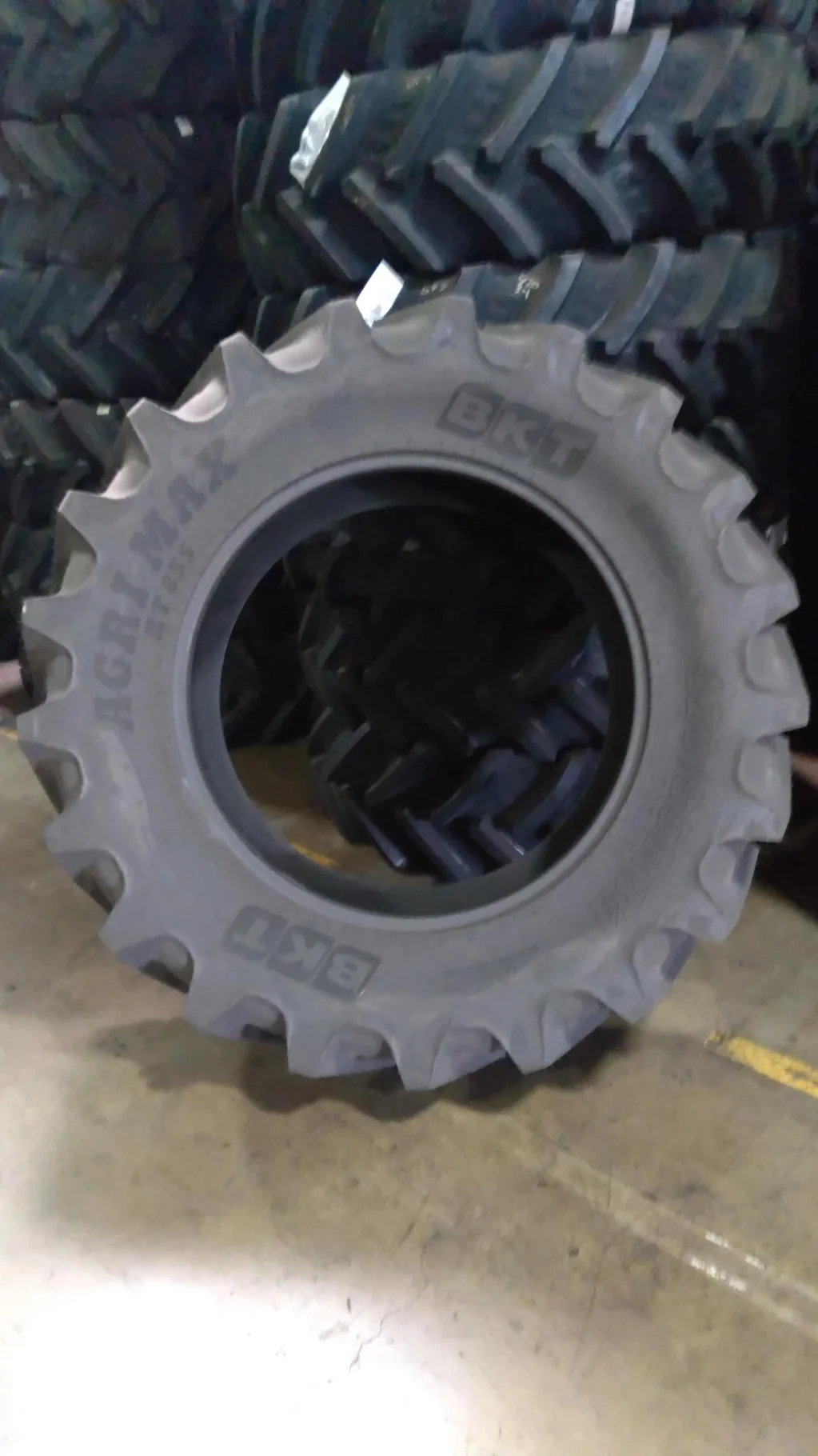 420/85R34 147A8 BKT AGRIMAX RT855 TL R-1W image 3