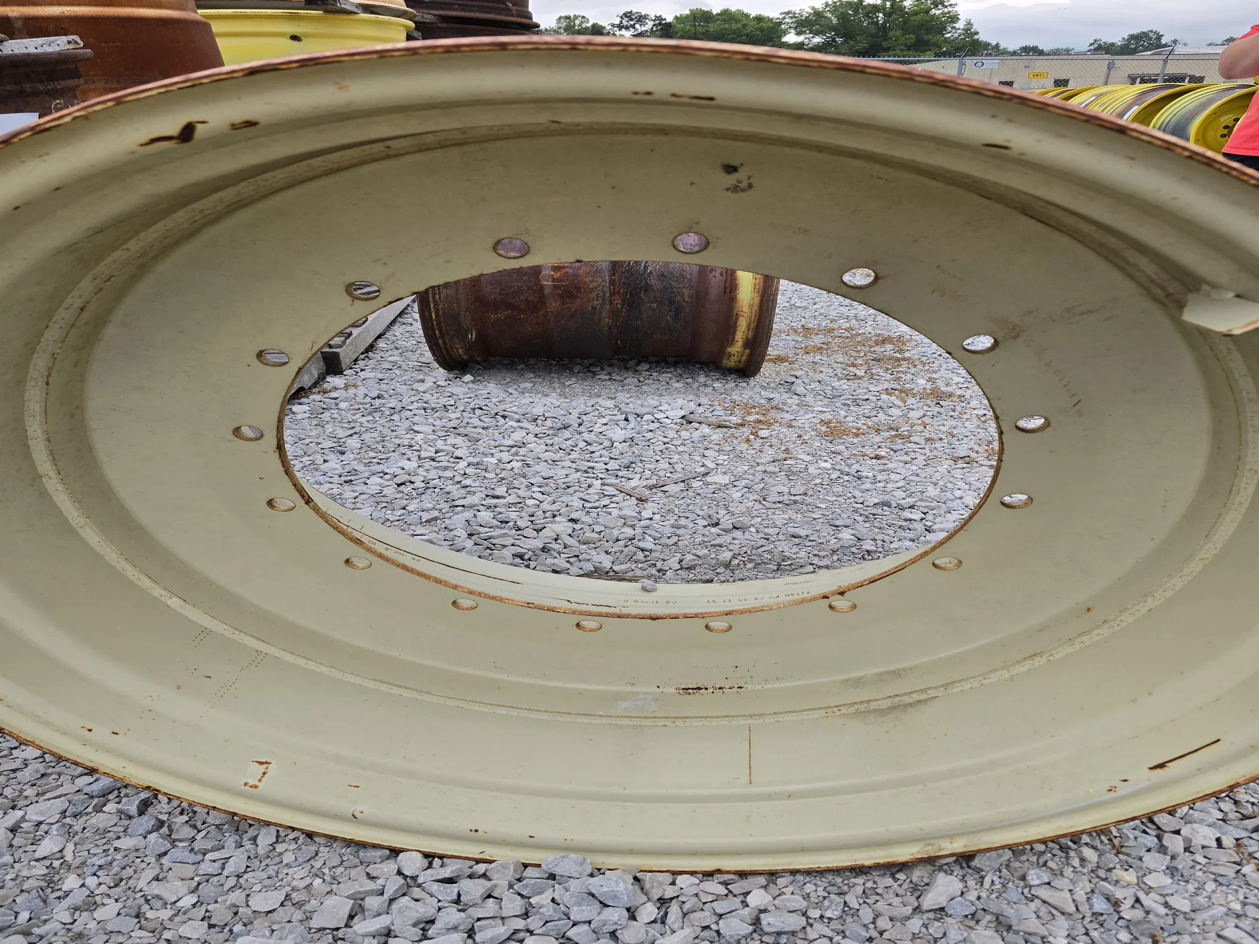 USED 23 X 38 16-25.669-23.64 VERSITILE OFF WHITE WHEEL image 2
