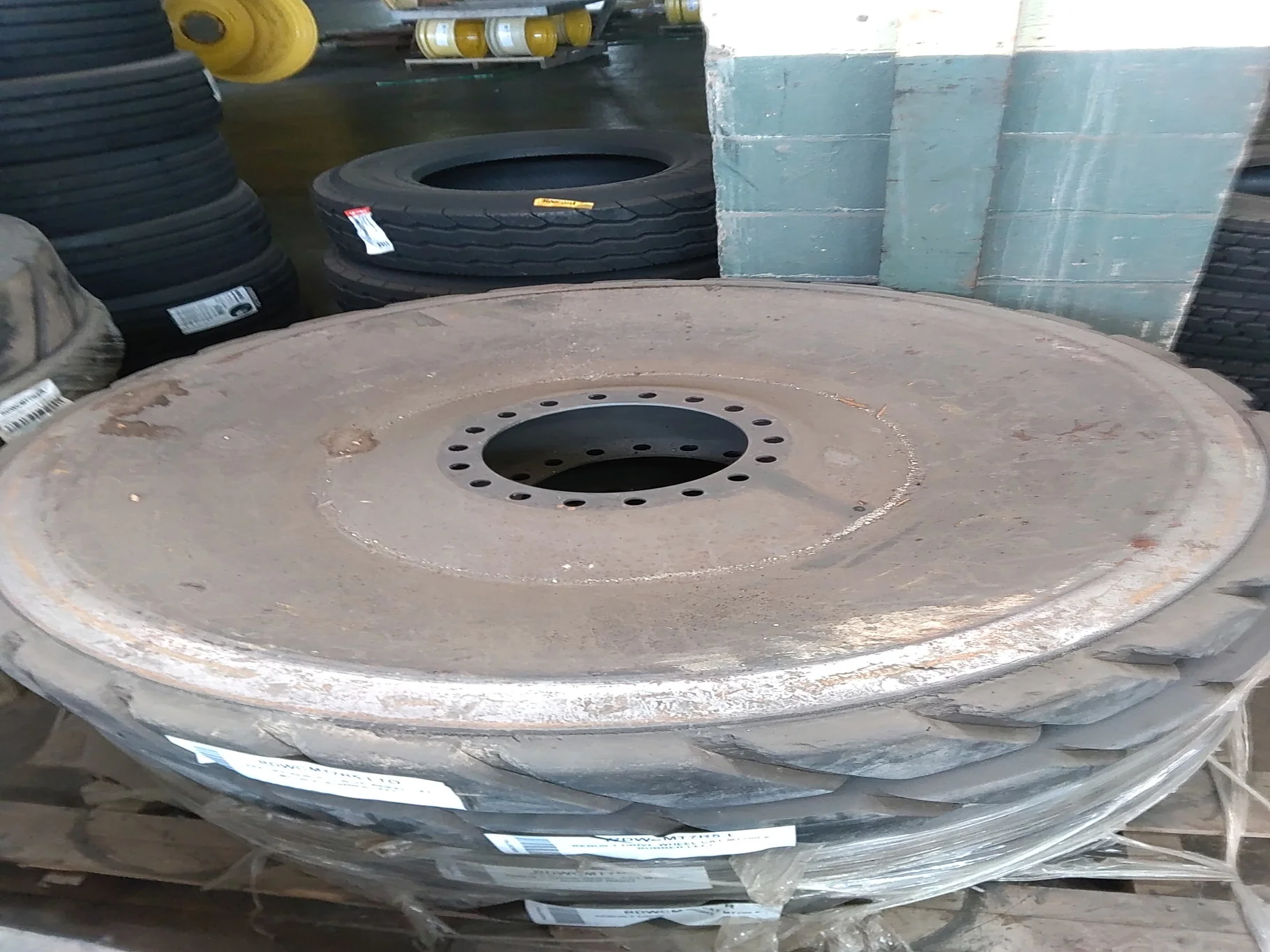 TAKE-OFF REBUILT DRIVE WHEEL CAT MT700 5" RUBBER LEFT