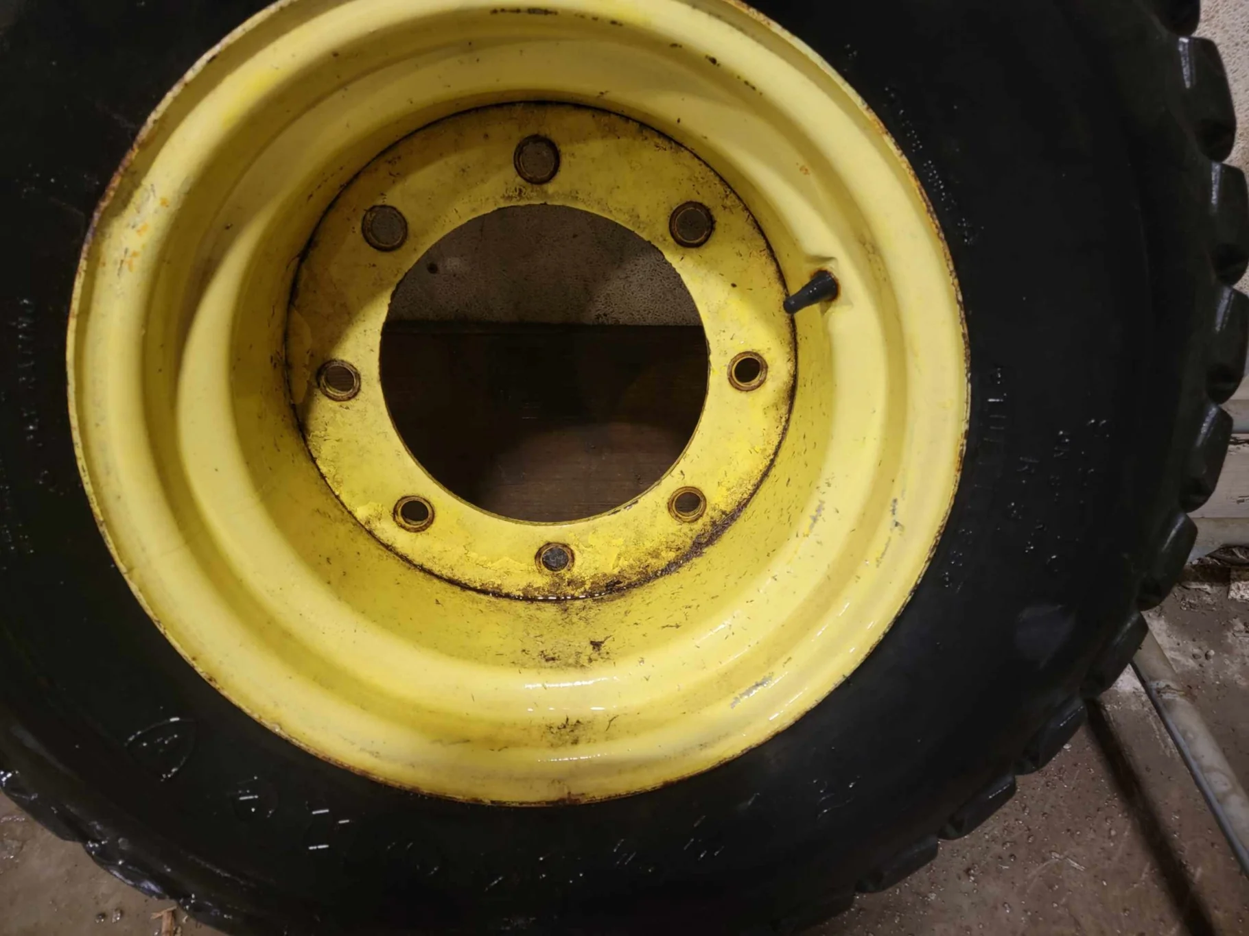 Used 50% 9.5-16 Firestone Turf and Field R-3 C(6Ply) TL on a 8 x 16 JD Yellow 8 Bolt (.812) Wh image 2