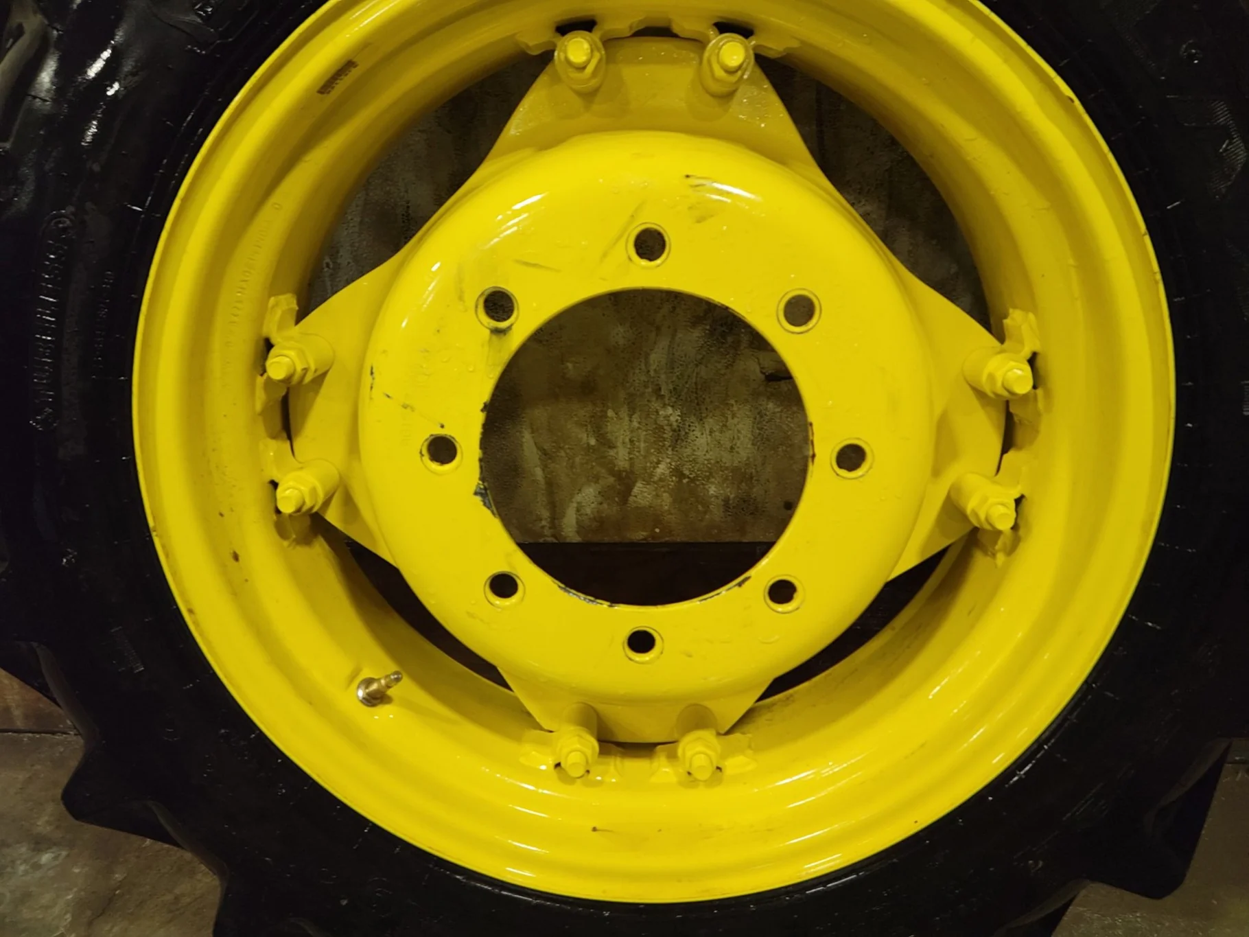 Used 98% 9.5-24 Galaxy Agri Trac II R-1 (105A6) TL on a 8 x 24 JD Yellow Large 8 Bolt (.846) G image 2