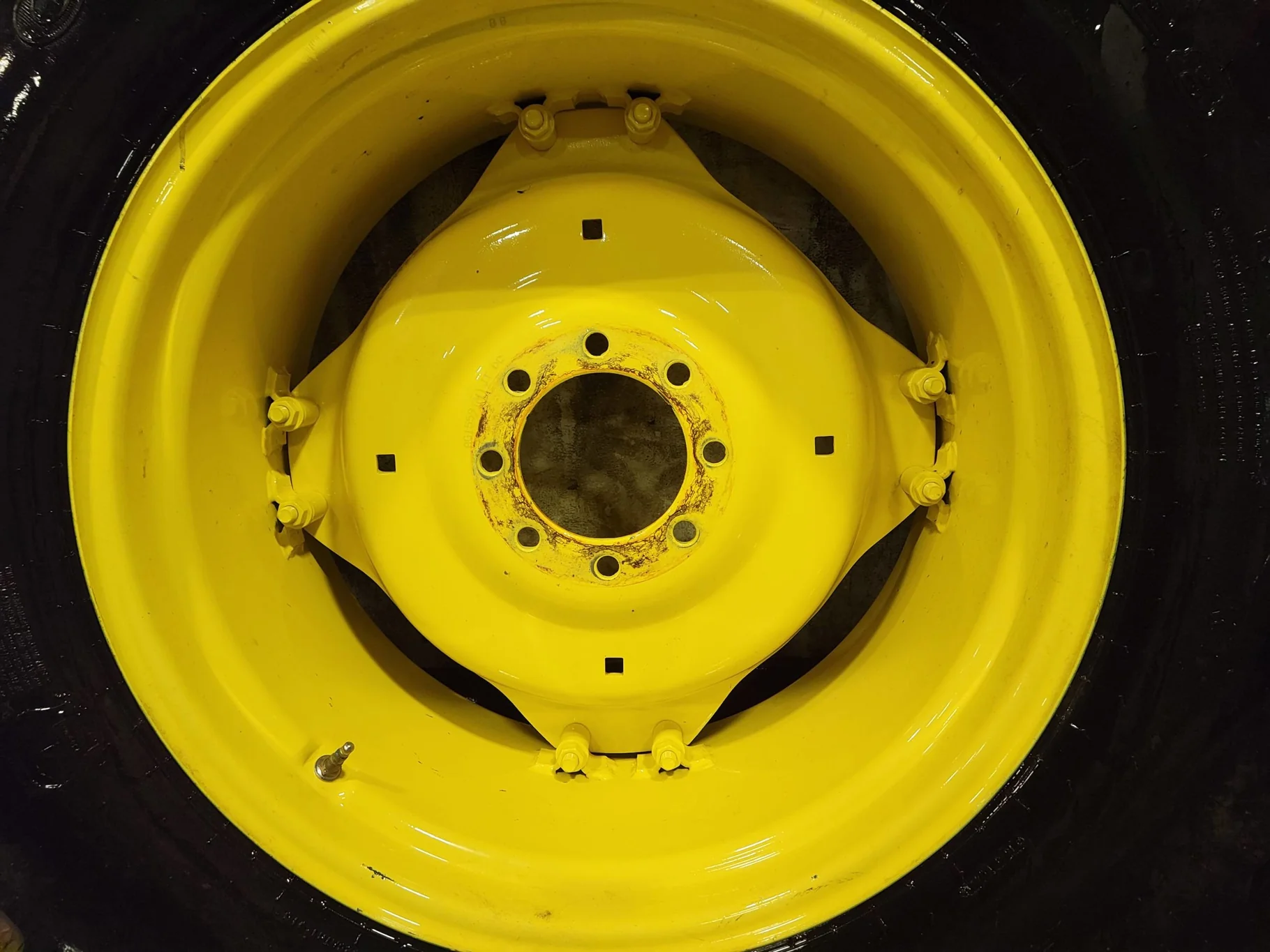 Take-Off 16.9-28 129A6 Galaxy AgriTrac II TL R-1 95-100% on 15 X 28 8-8-6 GKN JD Yellow Wheel image 2