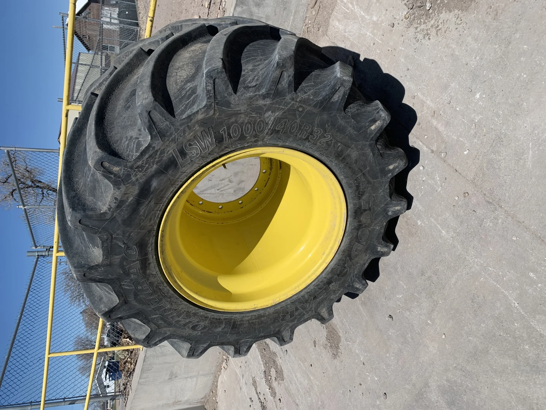 Used 85% LSW 1000/40R32 Goodyear Optitrac (167D) mounted on 27 x 32 JD Yellow 12 Bolt Single P