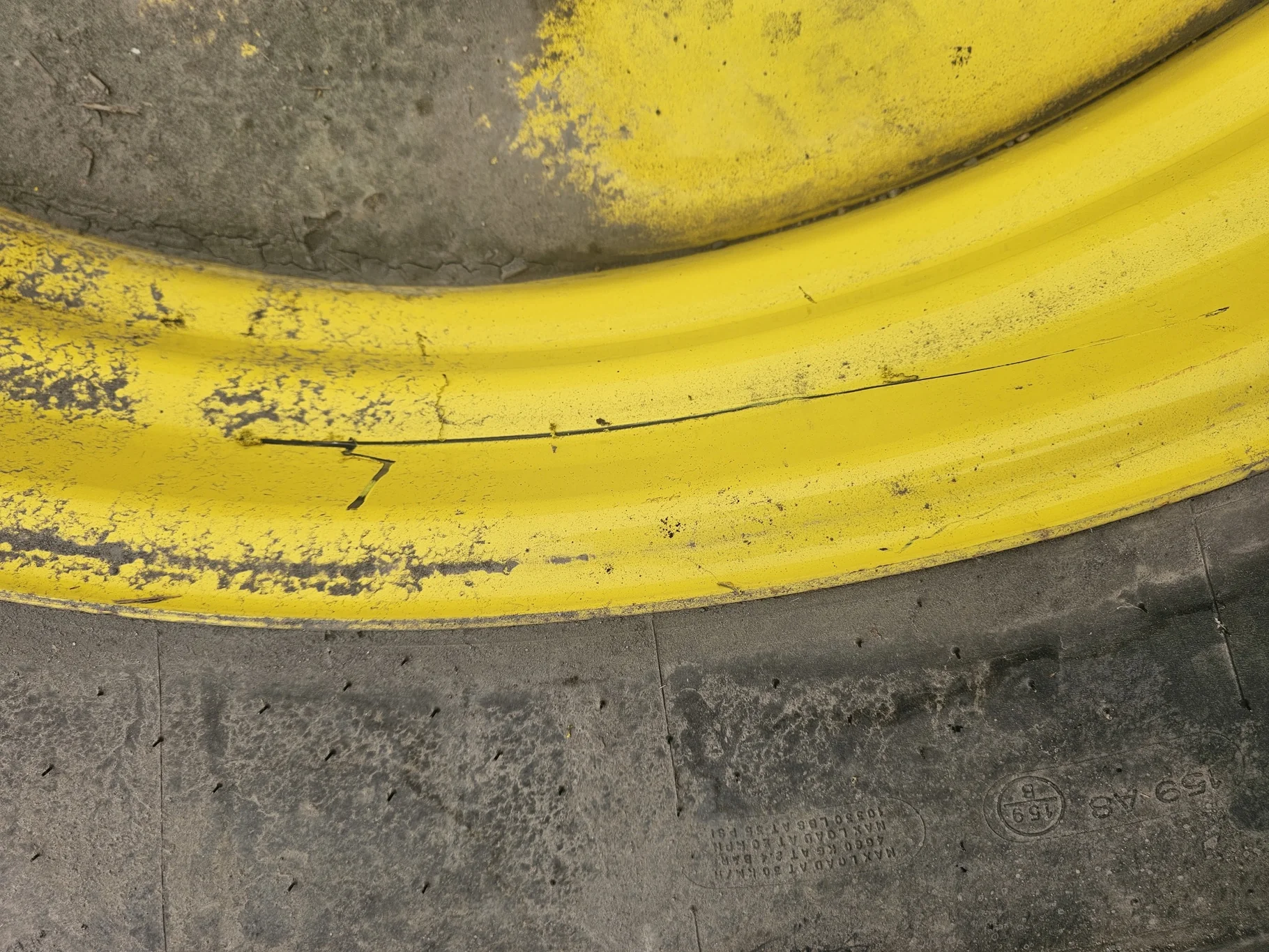 Used 55% 480/80R50 (18.4R50) Michelin AgriBib  R-1W (159A8/159B) TL on a 15 x 50 JD Yellow 10 image 2
