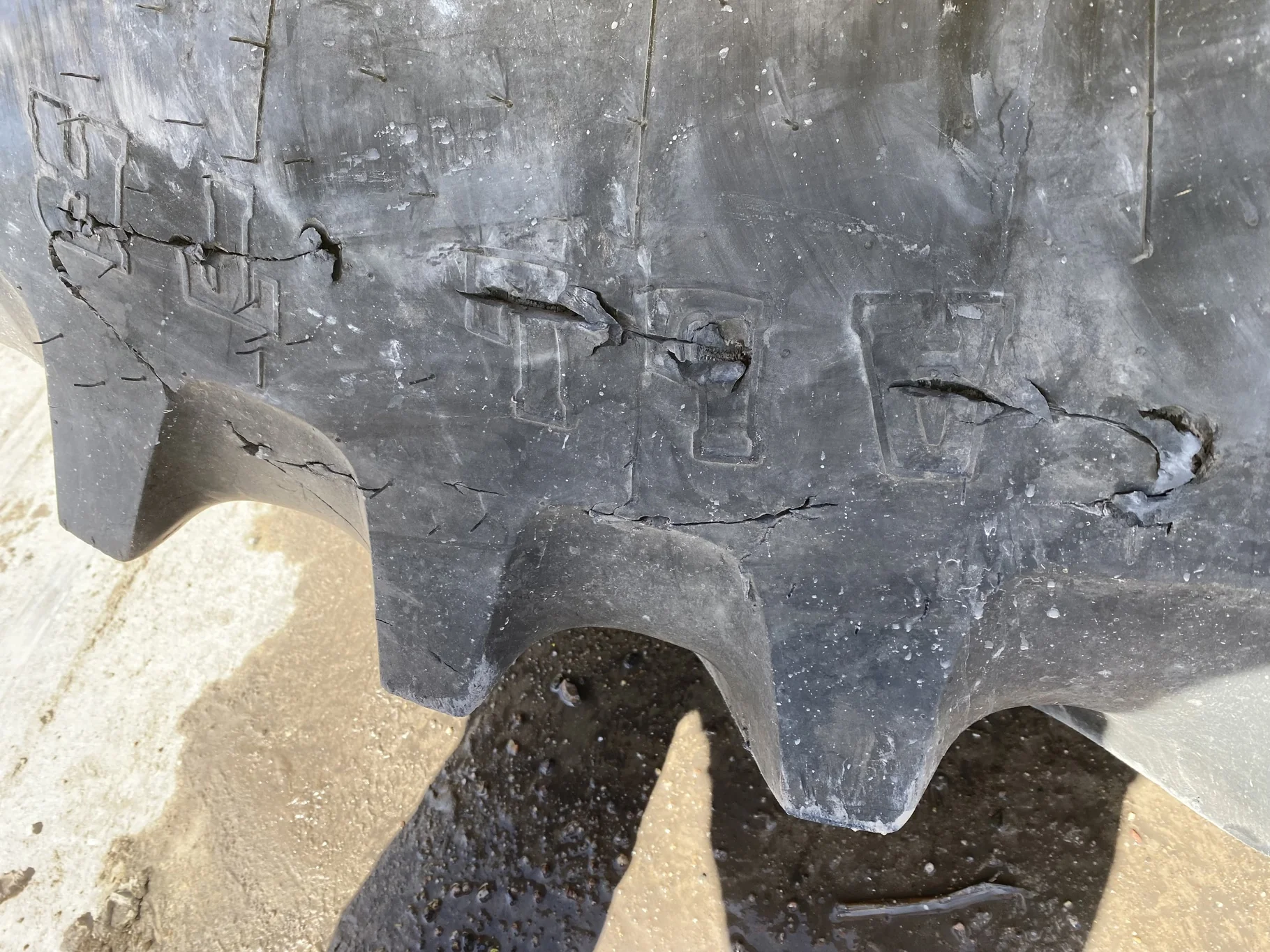Used 65% 480/80R42 Firestone RadialAll Traction R-1W (151B) TL on a 16 x 42 JD Yellow 10 Bolt image 5