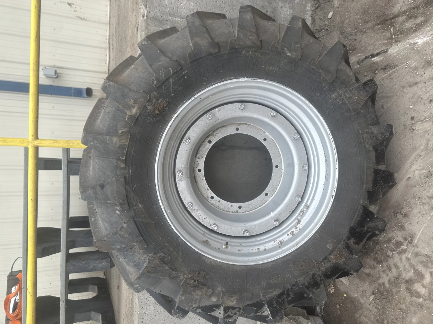 Take Off 16.9R30 Michelin AgriBib R-1W (137A8/134B) TL on 14 X 30 CIH Rim - Excellent Condition image 2