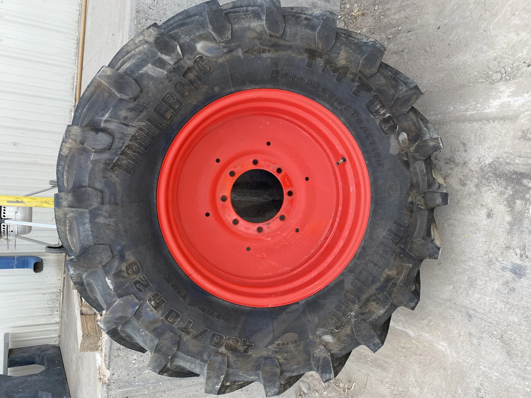 USED 98% 580/70R38 Trelleborg TM700 Progressive Traction R-1W (155D) TL on a 18 X 38 Fendt Red 8 Bo image 2