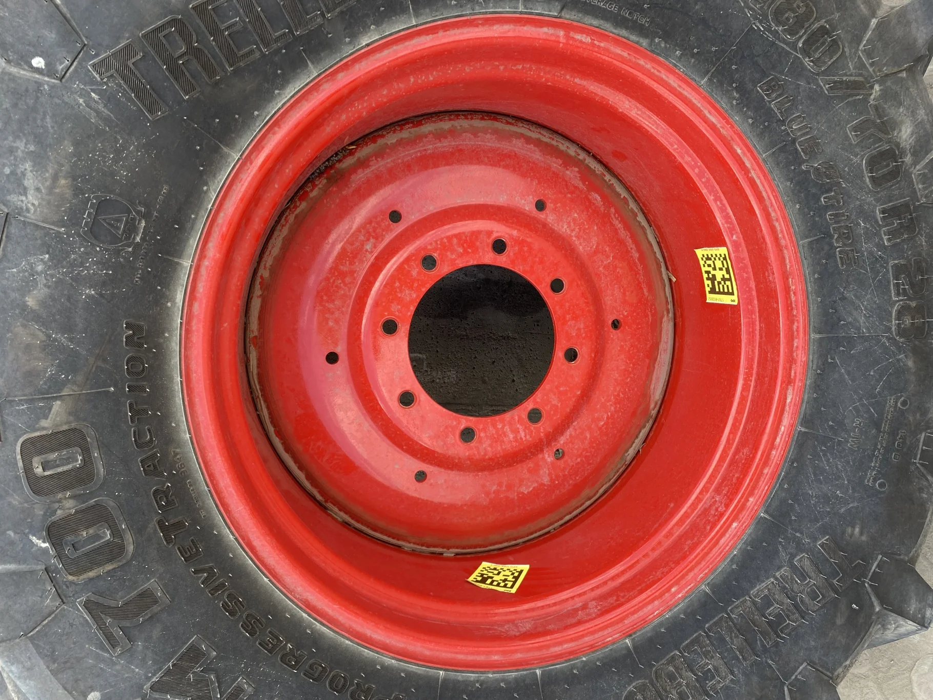USED 98% 580/70R38 Trelleborg TM700 Progressive Traction R-1W (155D) TL on a 18 X 38 Fendt Red 8 Bo image 7