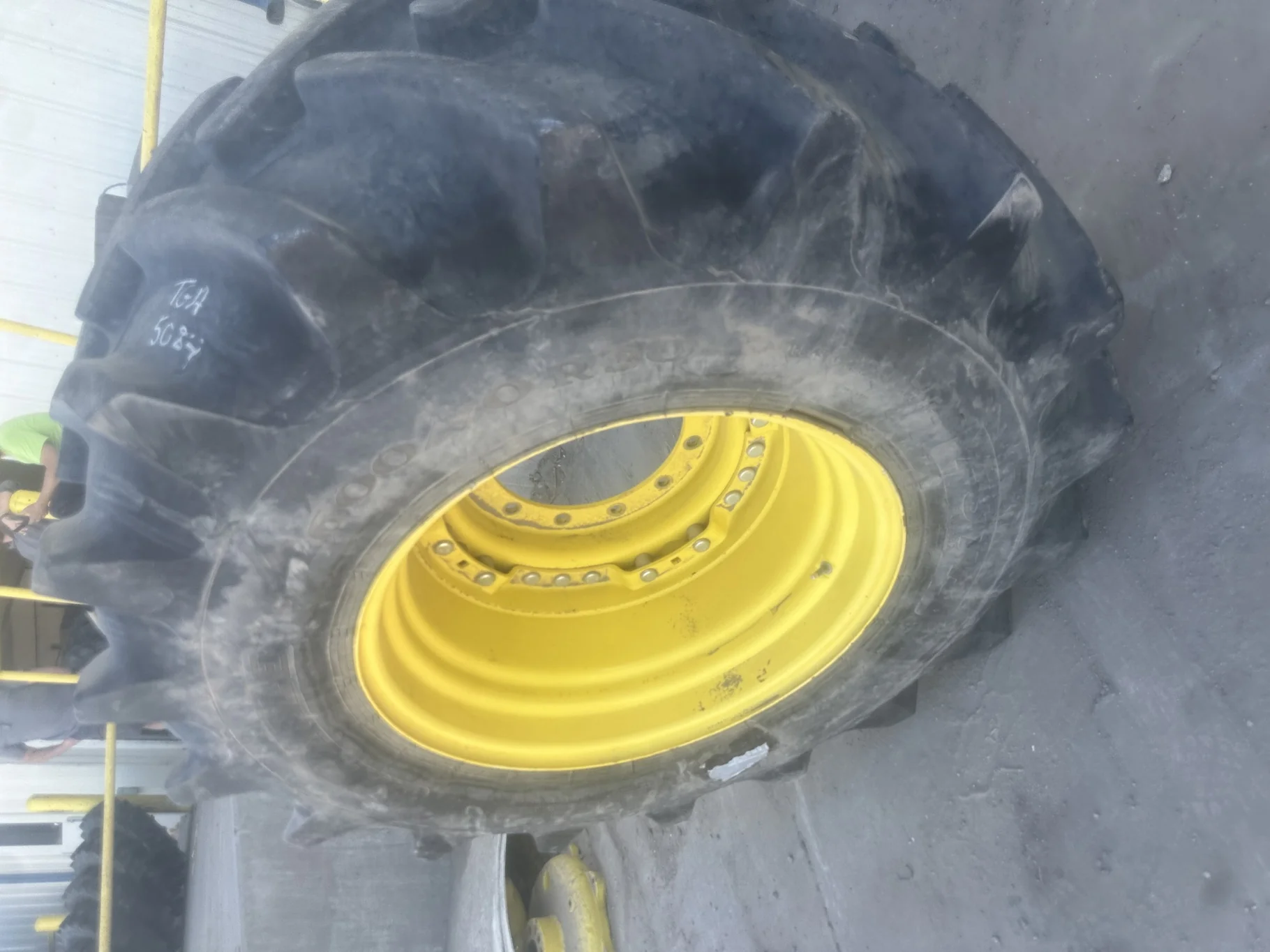 USED 85% 600/70R30 Carlisle FSTR R1-W(156B) TL on a 20 X 30 John Deere Yellow Waffle Wheel (3 Bolt)