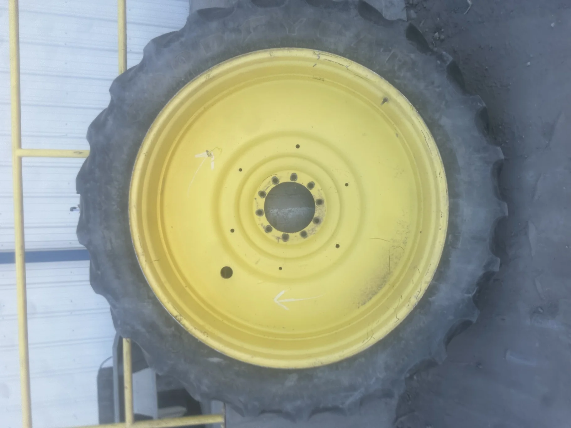 Used 50% 380/90R54 Goodyear Super Traction Radial R-1W (152B) TL on a 12 x 54 JD Yellow 10 Bol image 2