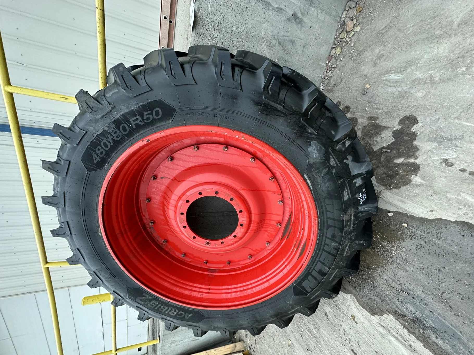 USED 98% 480/80R50 (18.4R50) Michelin AgriBib 2 R-1W 159A8/159B TL on a 15 X 50 Fendt Red 12 Bolt (. image 3