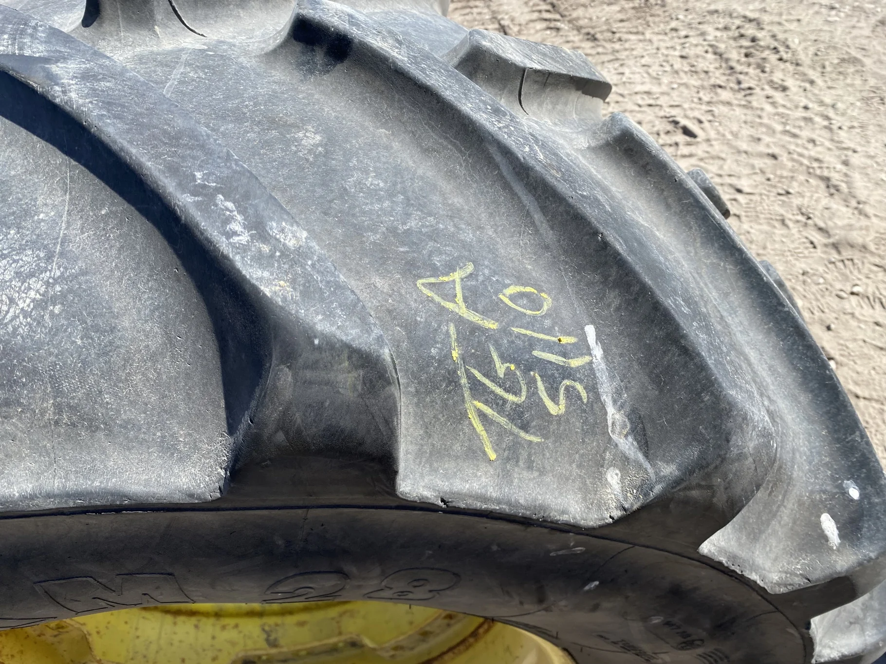 Used 67% 600/65R28 Michelin XM28 TL on a 18 x 28 JD Yellow Waffle Wheel (3 Bolt) 4" offset   ( image 6