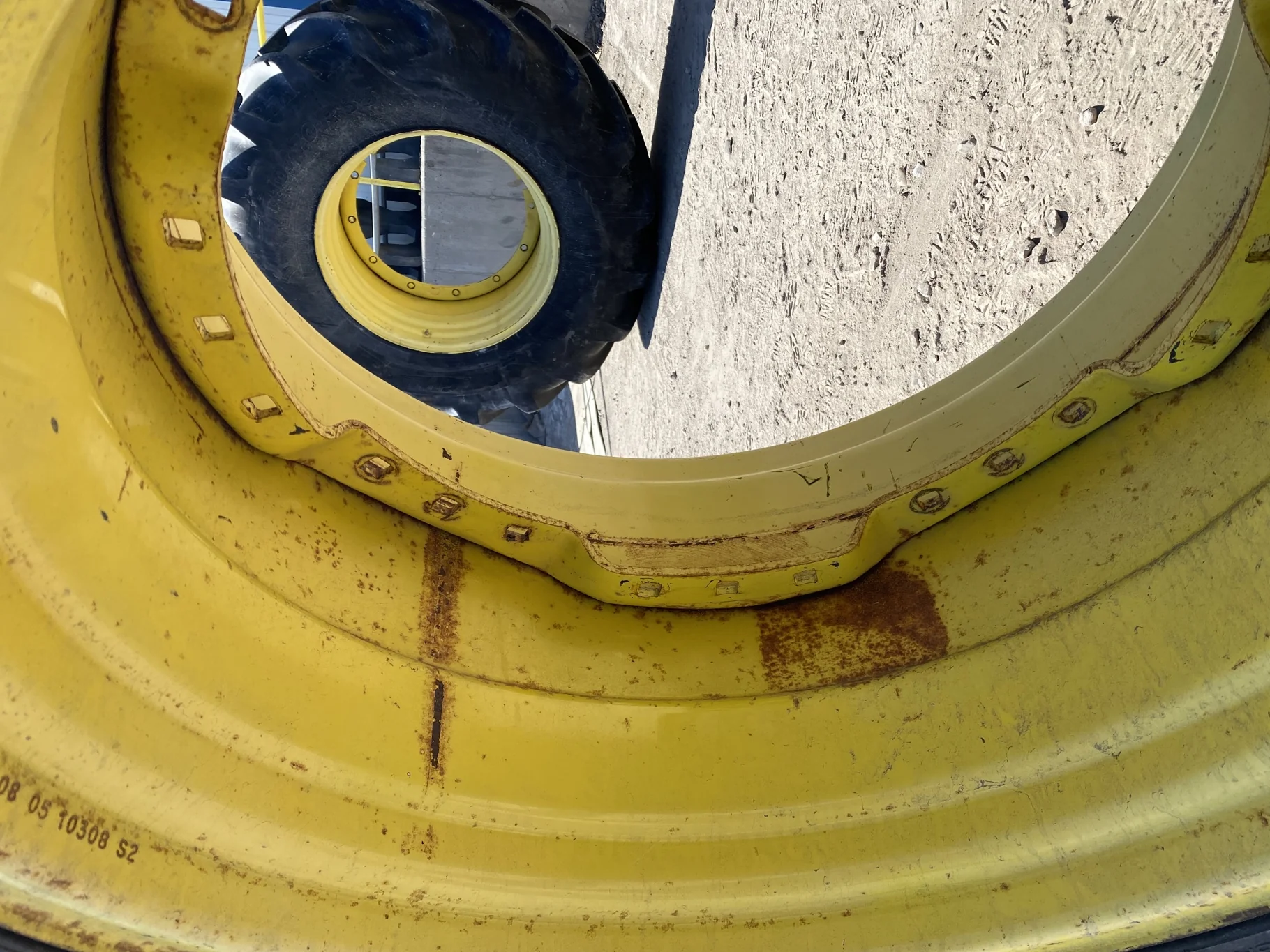Used 67% 600/65R28 Michelin XM28 TL on a 18 x 28 JD Yellow Waffle Wheel (3 Bolt) 4" offset   ( image 9