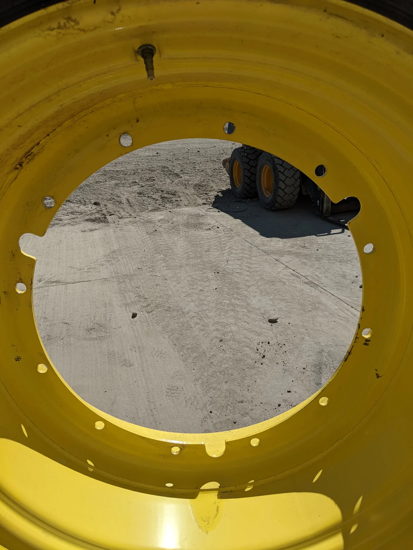 Used 95% 710/70R42 Goodyear Optitrac (173D) R-1W TL on a 23 x 42 JD Yellow 12 Bolt (.945) Stub image 3