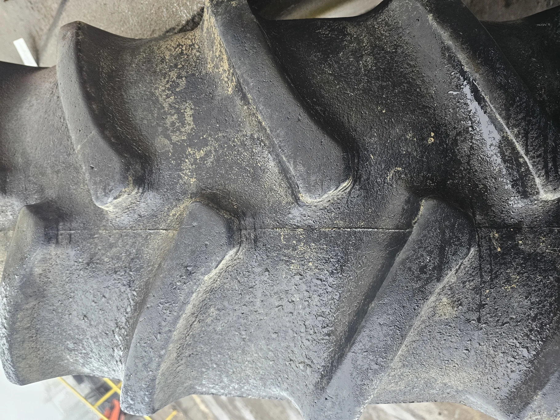 Used 80% 18.4R38 Firestone Radial All Traction 23 R-1 (146A8) TL on a 16 x 38 JD Yellow 10 Bo image 3