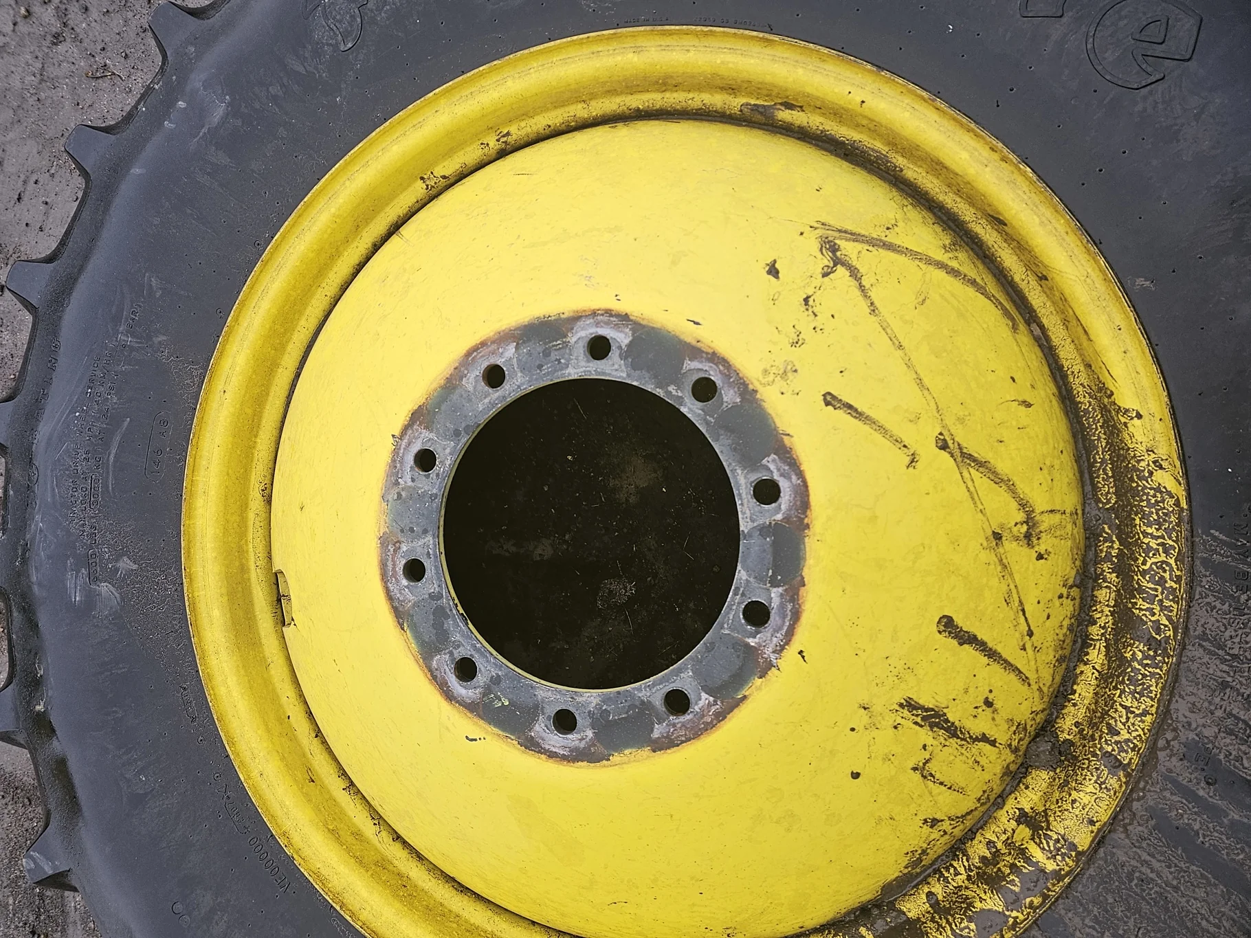 Used 80% 18.4R38 Firestone Radial All Traction 23 R-1 (146A8) TL on a 16 x 38 JD Yellow 10 Bo image 6