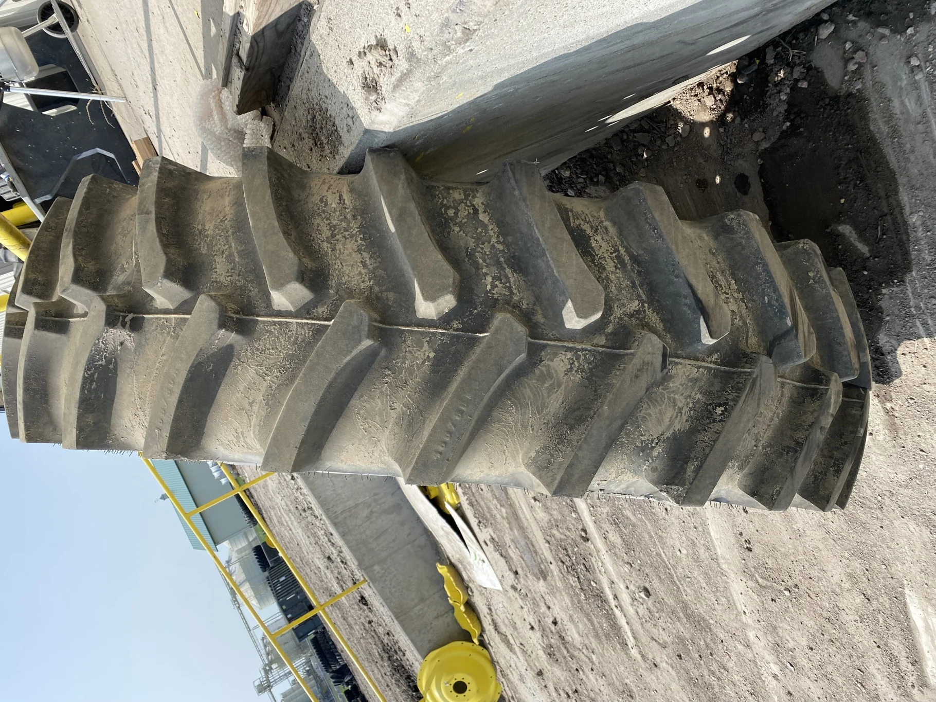 Used 90 480/80R50 Firestone Radial Deep Tread 23 R-1W (159B) TL on a 15 x 50 JD Yellow 10 Bol image 3