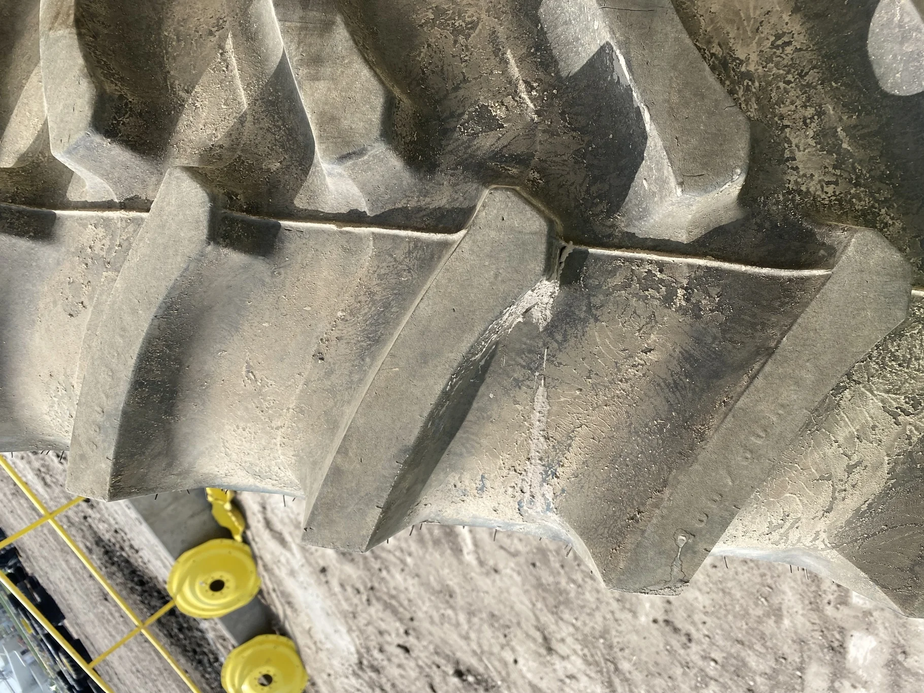 Used 90 480/80R50 Firestone Radial Deep Tread 23 R-1W (159B) TL on a 15 x 50 JD Yellow 10 Bol image 5