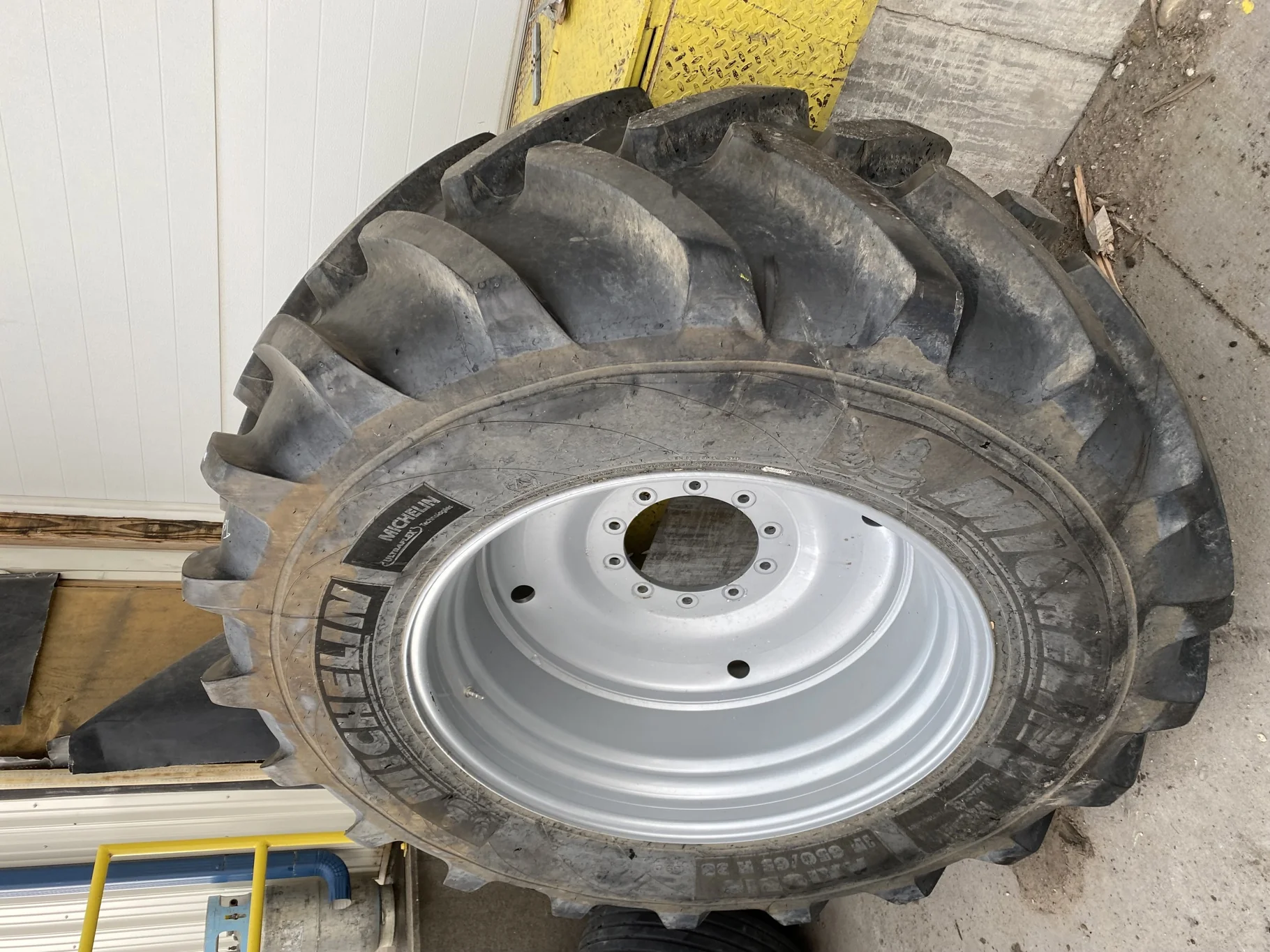 Used 95% IF650/65R38 Michelin AxioBib R-1W (169D) TL on a 20 X 38 Case Silver 10 Bolt (.906) Spraye image 2