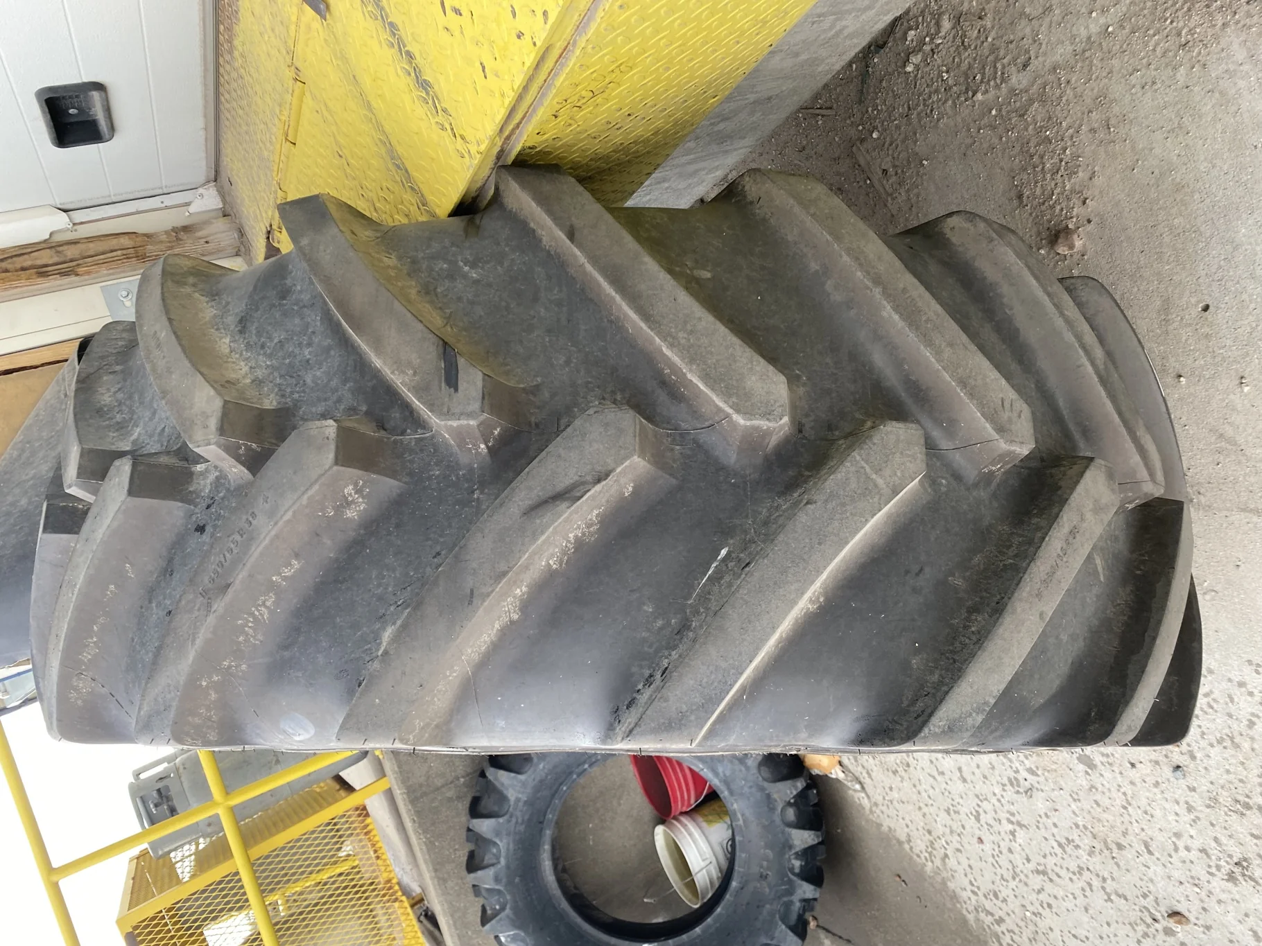 Used 95% IF650/65R38 Michelin AxioBib R-1W (169D) TL on a 20 X 38 Case Silver 10 Bolt (.906) Spraye image 4
