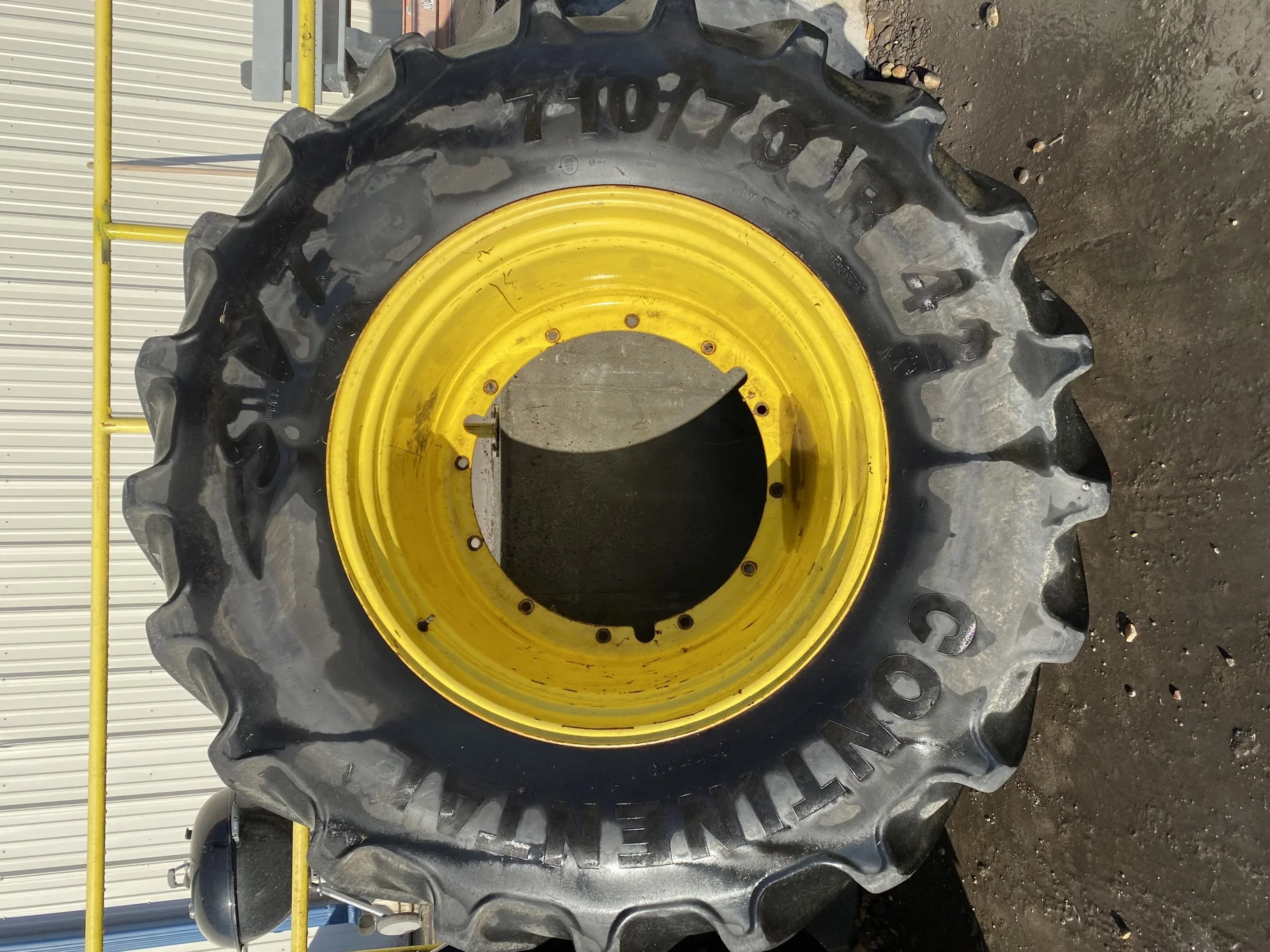 Used 710/70R42 Continental SVT (173D) TL on a 25 x 46 John Deere Yellow 12 Bolt Sprayer Stub Disc (1