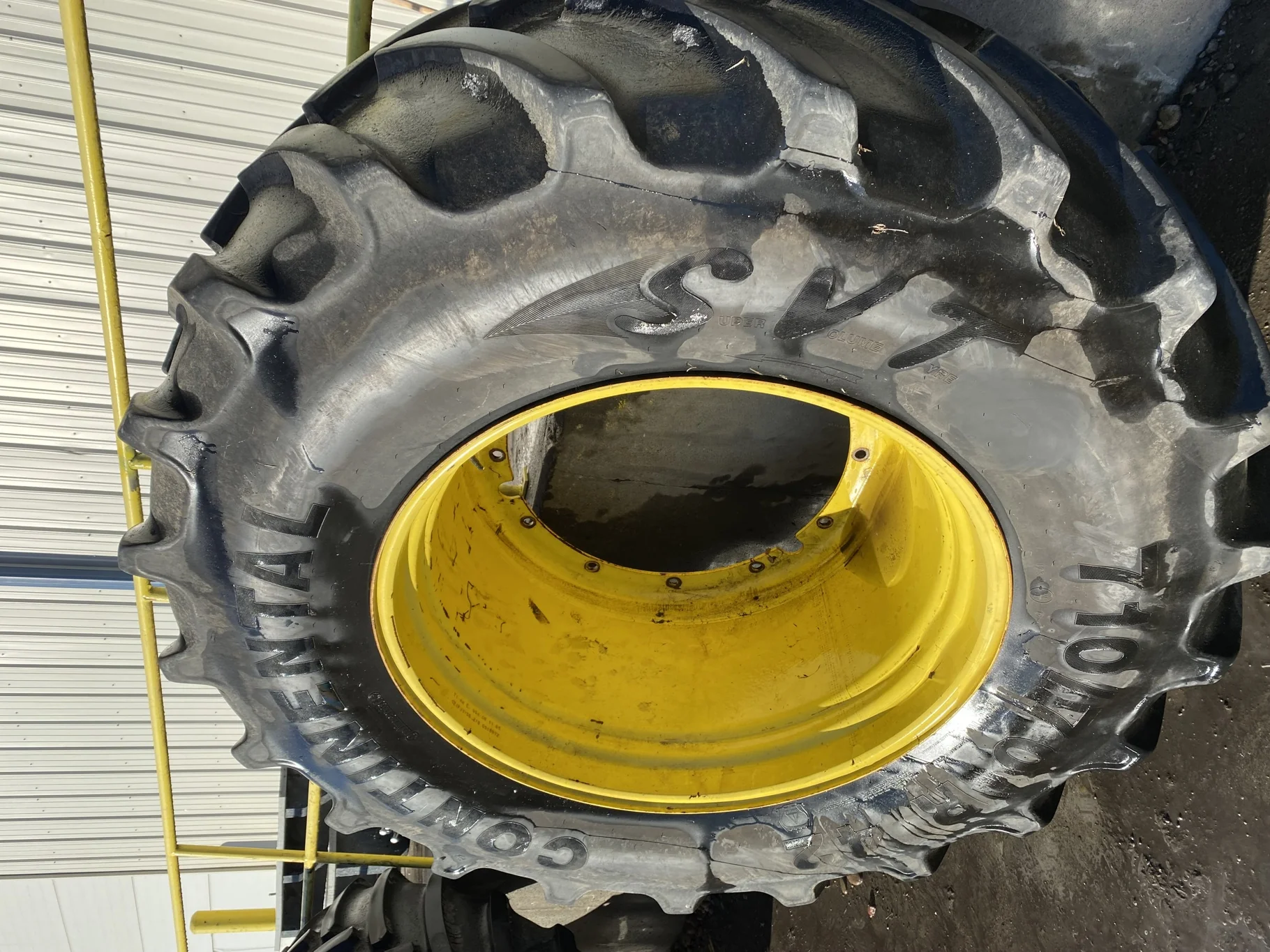 Used 710/70R42 Continental SVT (173D) TL on a 25 x 46 John Deere Yellow 12 Bolt Sprayer Stub Disc (1 image 2