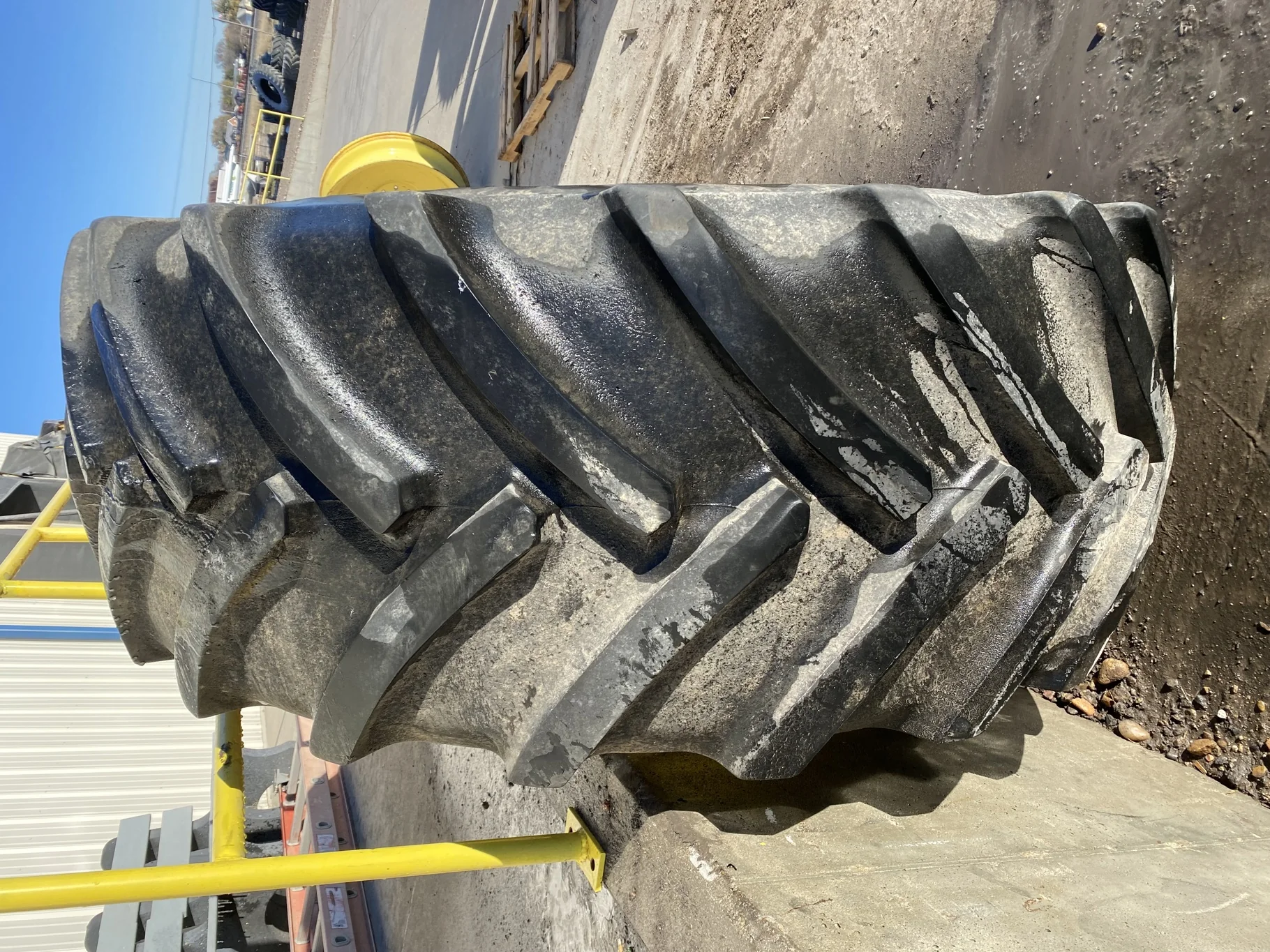 Used 710/70R42 Continental SVT (173D) TL on a 25 x 46 John Deere Yellow 12 Bolt Sprayer Stub Disc (1 image 3