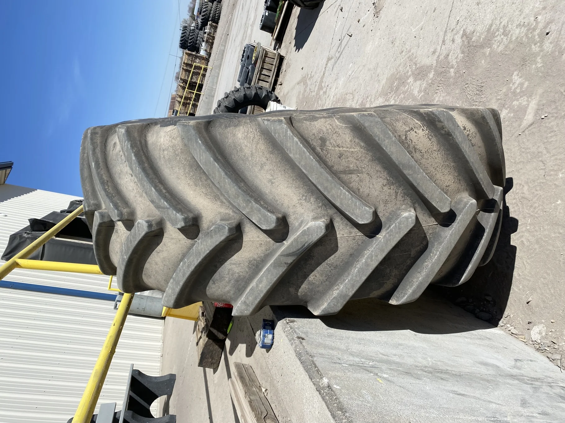 Used 93% IF710/70R42 Firestone Maxi Traction R-1W (179D) TL on a 23 x 42 JD Yellow 12 Bolt (.9 image 2