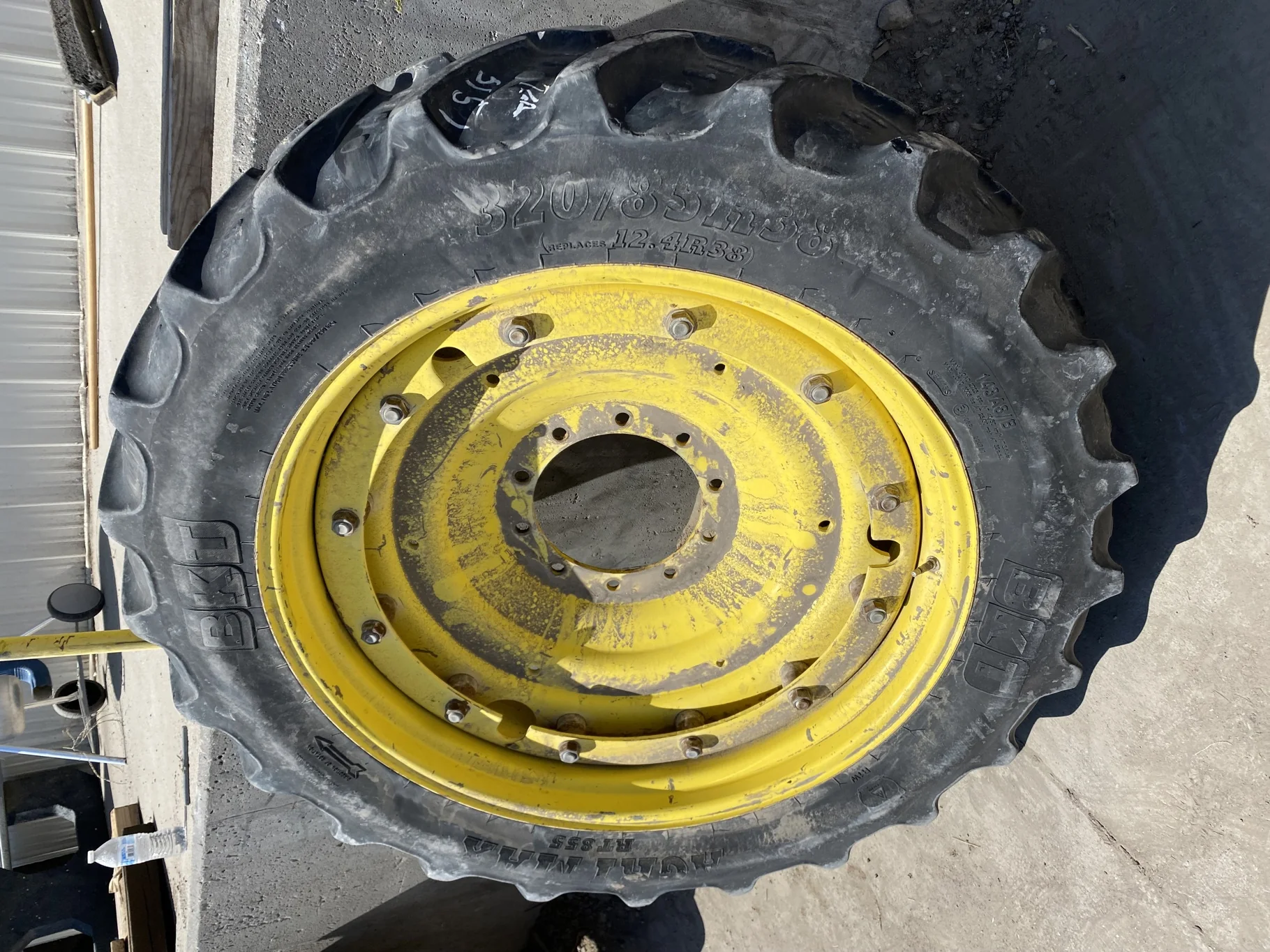 Used 45% 320/85R38 BKT Agrimax R-1-W TL (143A8) on a 10 x 38 12 Bolt Stub disc and 10 bolt center (R