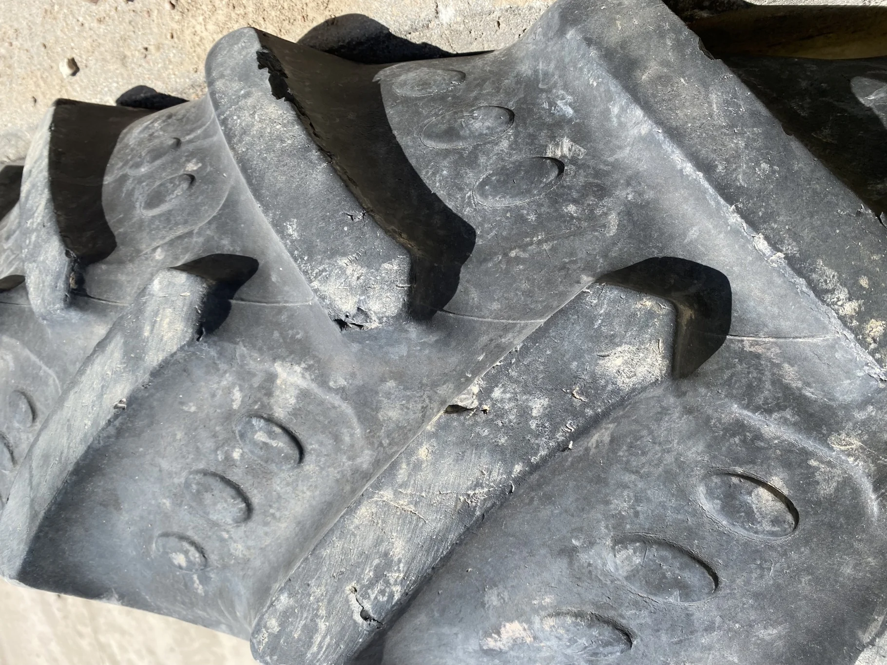 Used 45% 320/85R38 BKT Agrimax R-1-W TL (143A8) on a 10 x 38 12 Bolt Stub disc and 10 bolt center (R image 5