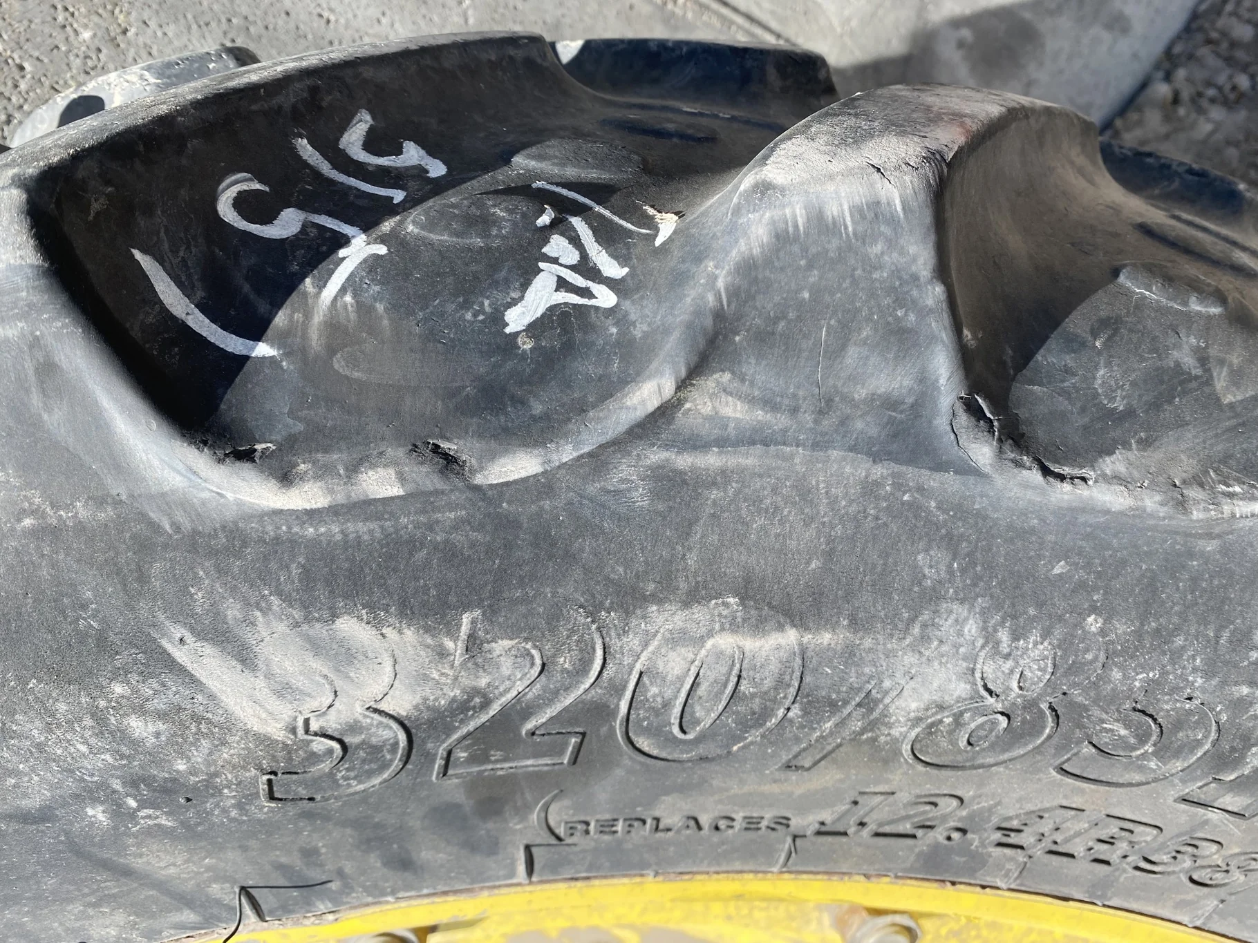 Used 45% 320/85R38 BKT Agrimax R-1-W TL (143A8) on a 10 x 38 12 Bolt Stub disc and 10 bolt center (R image 6