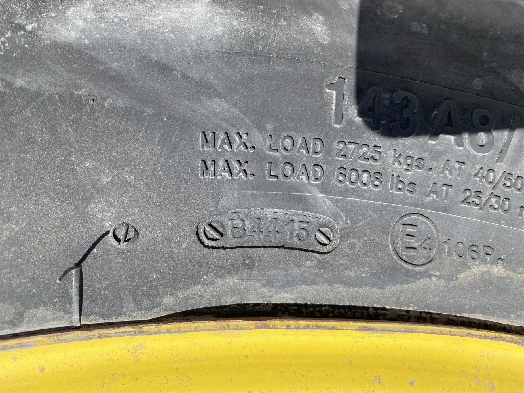 Used 45% 320/85R38 BKT Agrimax R-1-W TL (143A8) on a 10 x 38 12 Bolt Stub disc and 10 bolt center (R image 7